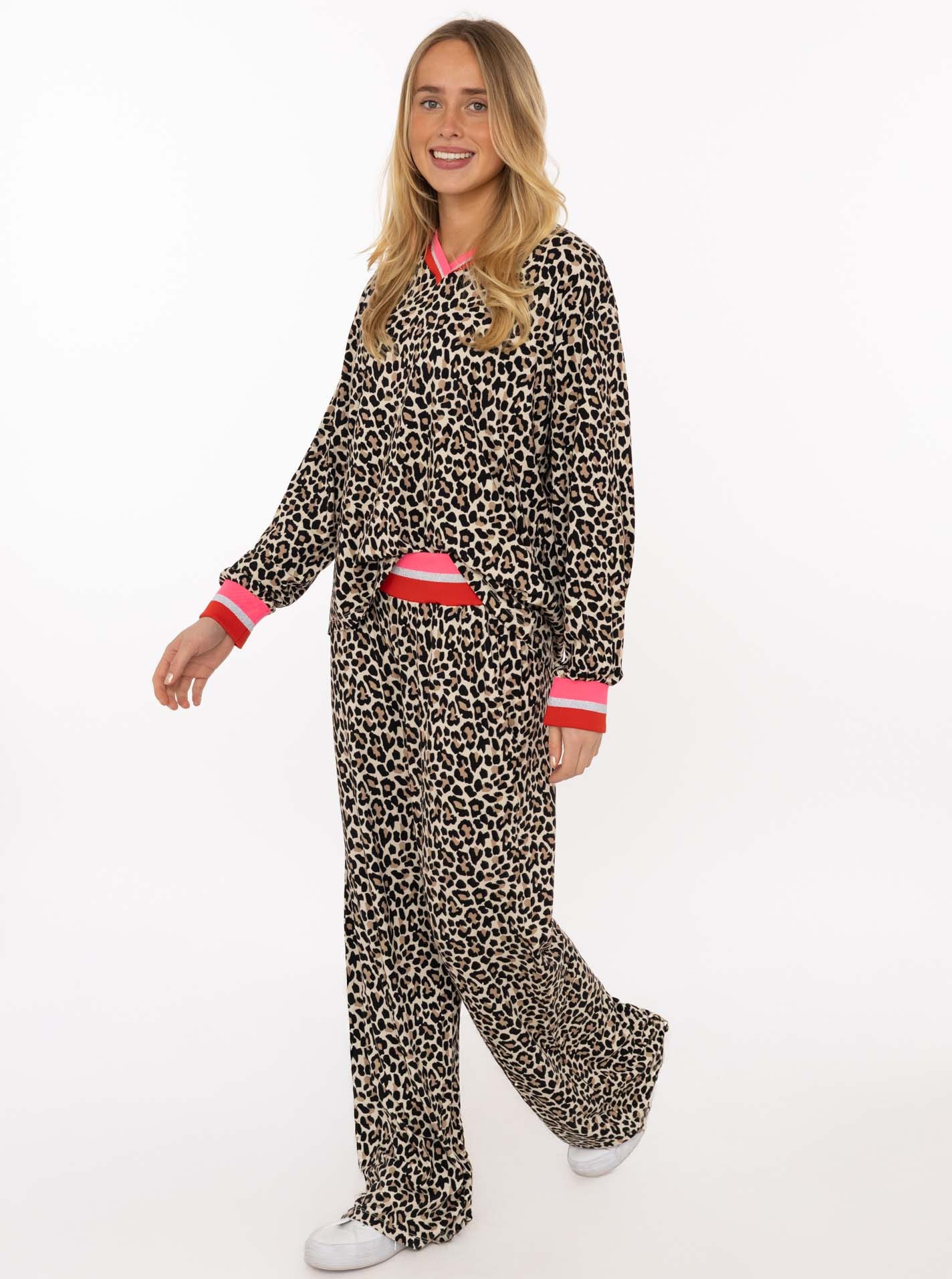 Zwillingsherz Blusenshirt »"Leo"« Leichtes Material, gestreifte Bündchen, Leomuster, V-Neck