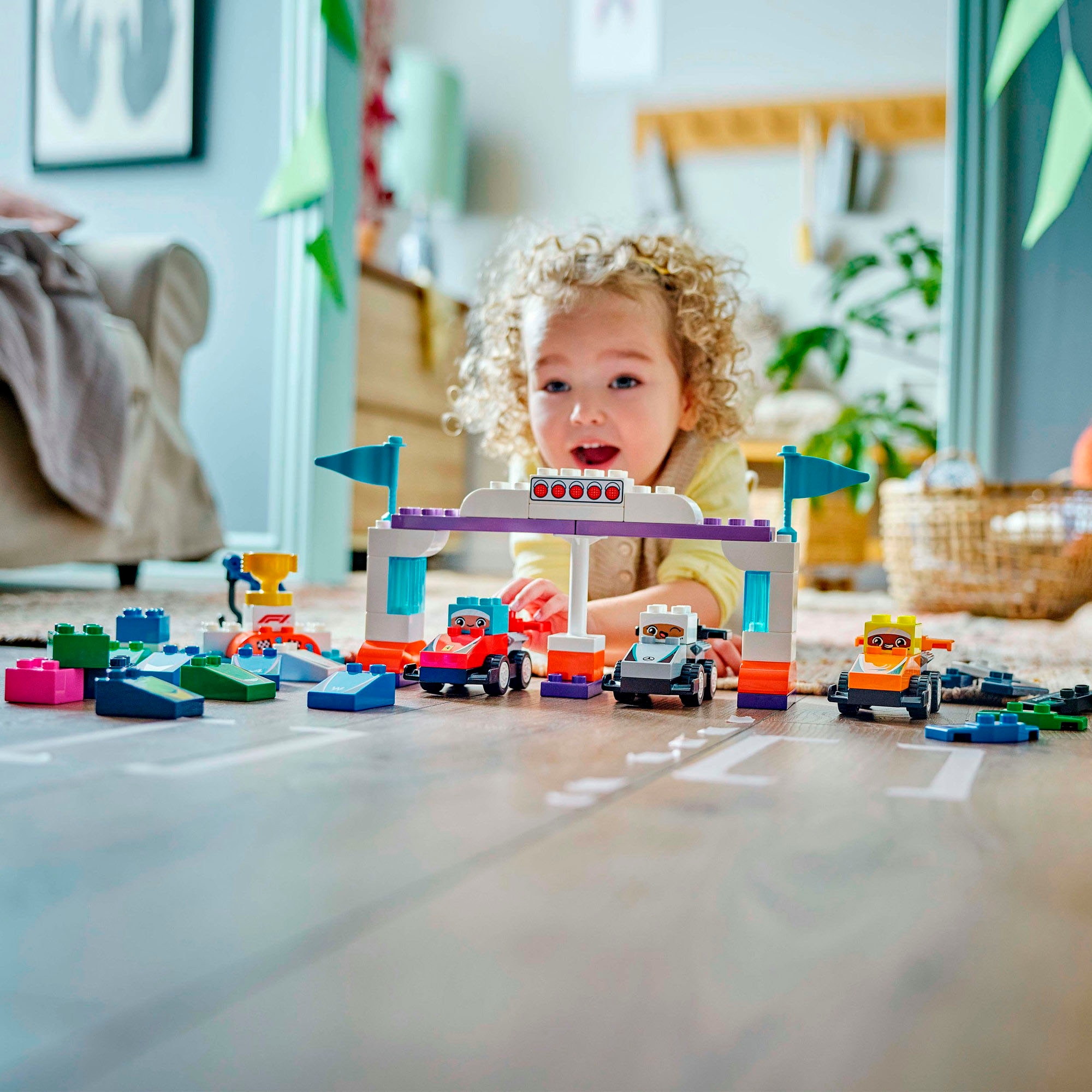 LEGO® Konstruktionsspielsteine »F1® Team Rennautos mit Rennfahrern (10445), LEGO DUPLO Town« Made in Europe