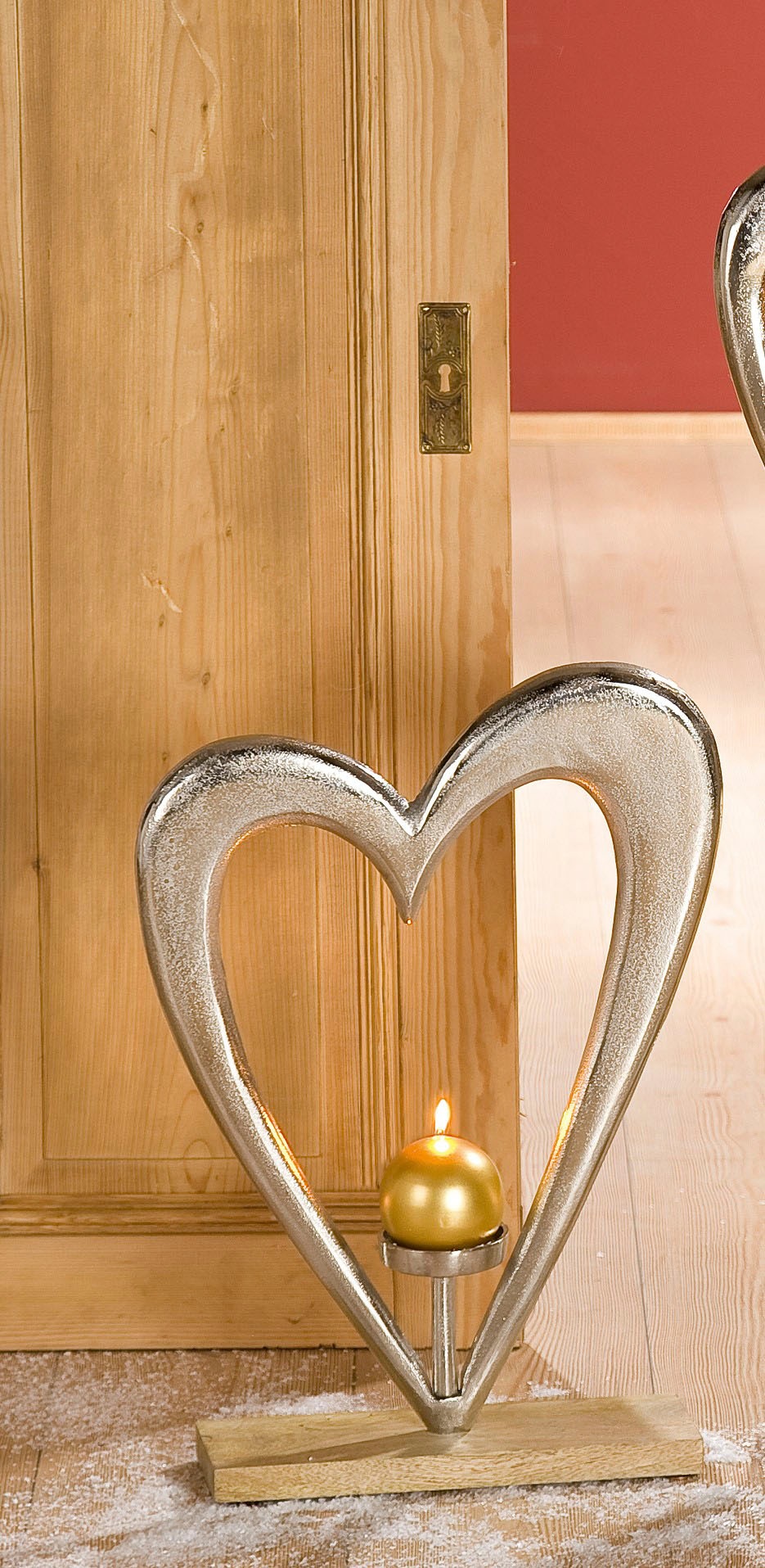 Image of GILDE Dekoobjekt »Kerzenleuchter Grosses Herz, silberfarben«, (1 St.), Höhe 52 cm, mit Kerzenhalter, aus Metall, Sockel aus Holz, dekorativ im Esszimmer & Wohnzimmer bei Ackermann Versand Schweiz
