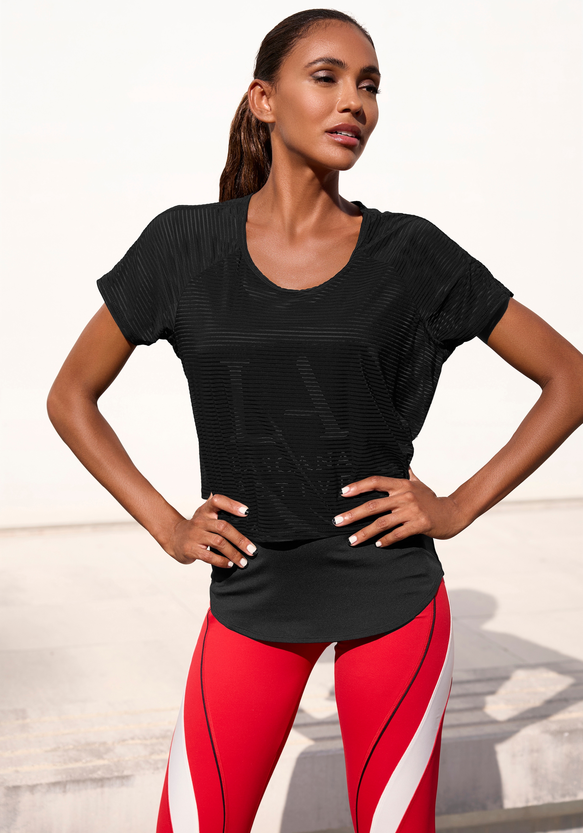 Image of LASCANA ACTIVE Funktionsshirt 2 in 1 T-Shirt im Layer-Design