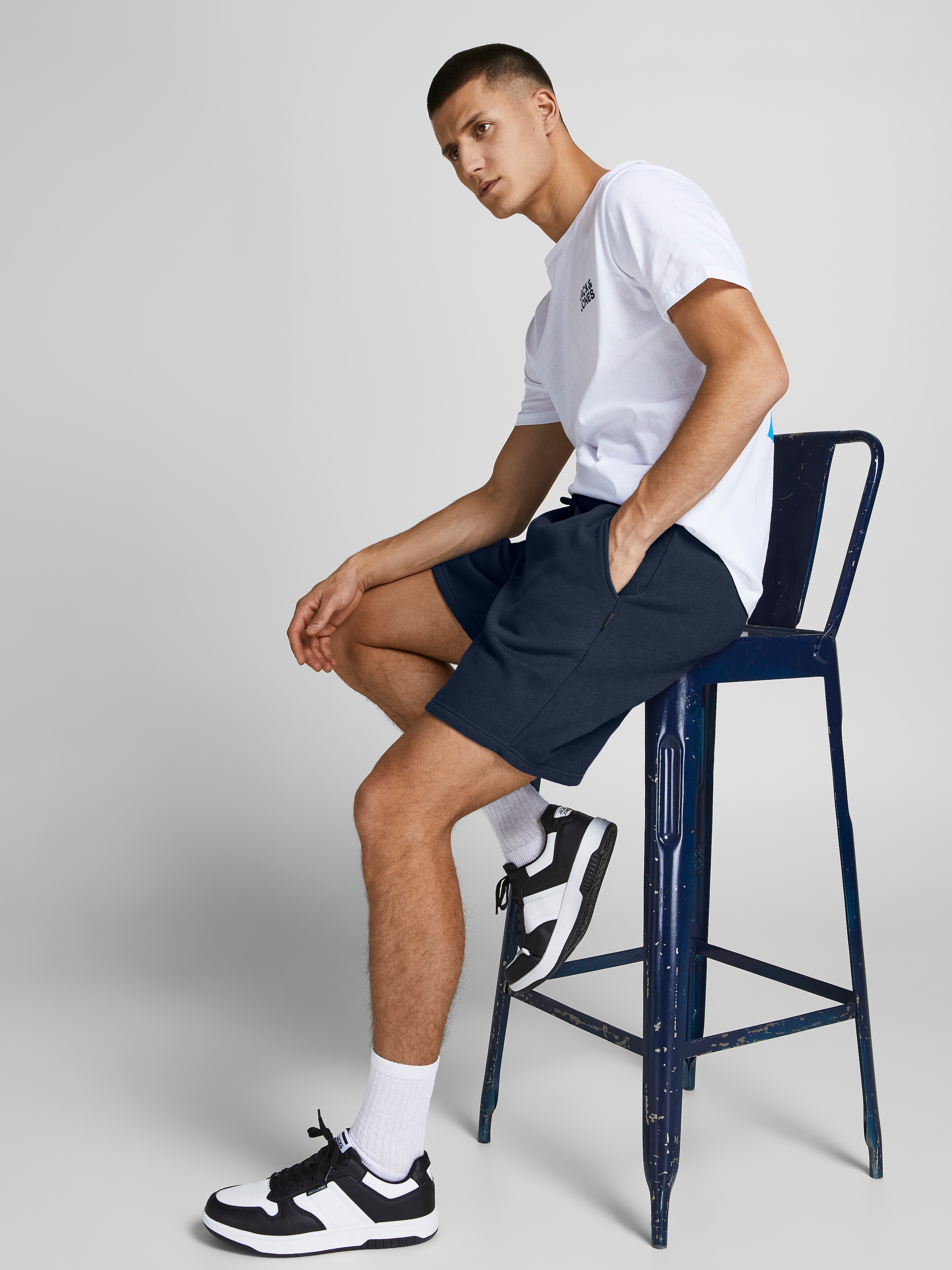 Jack & Jones Shorts »JPSTGORDON BRADLEY SWEAT SHORTS MID«, mit elastischem Bund