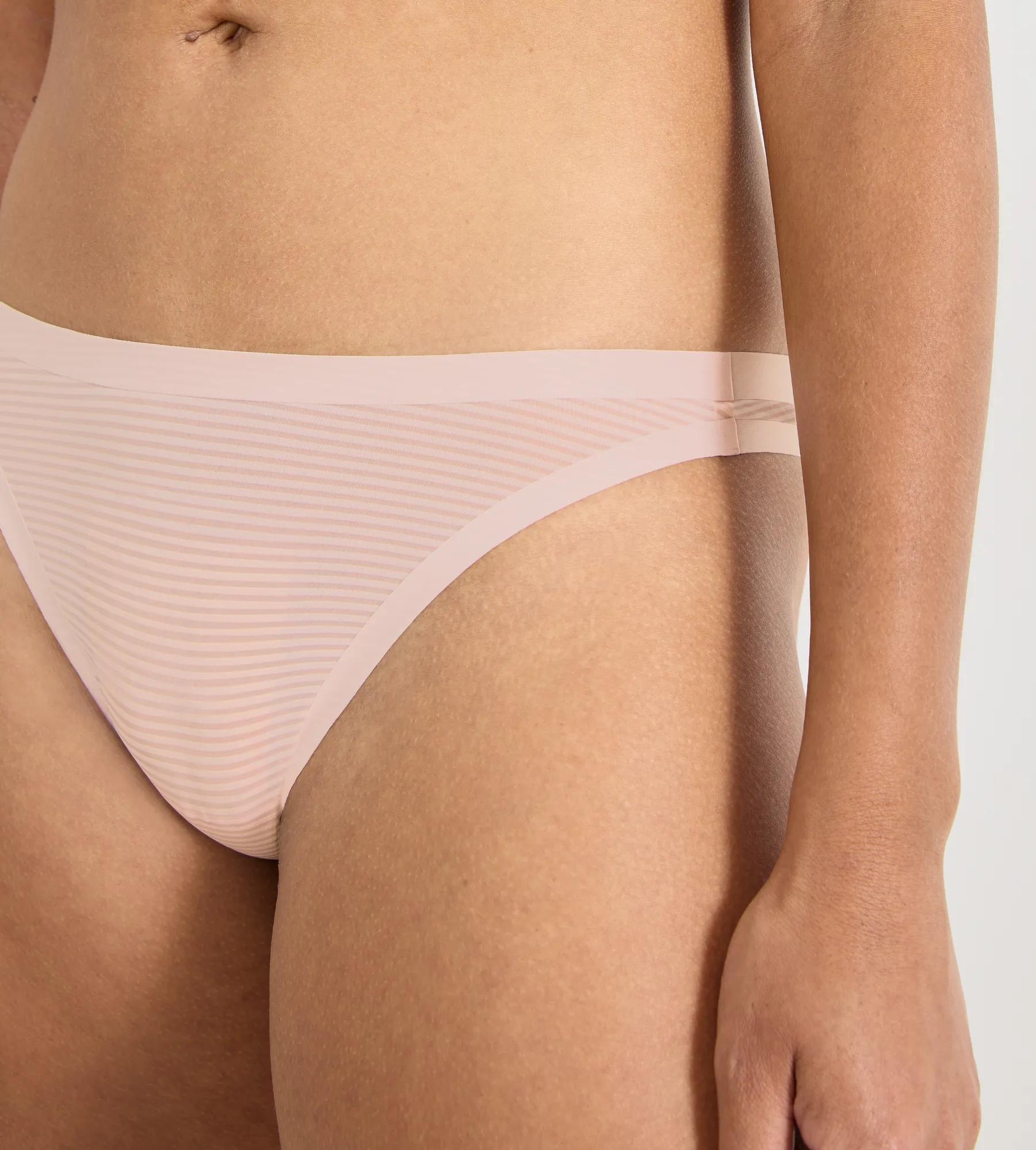 sloggi String »ZERO Feel Air« respirant, look semi-transparent, fines rayures