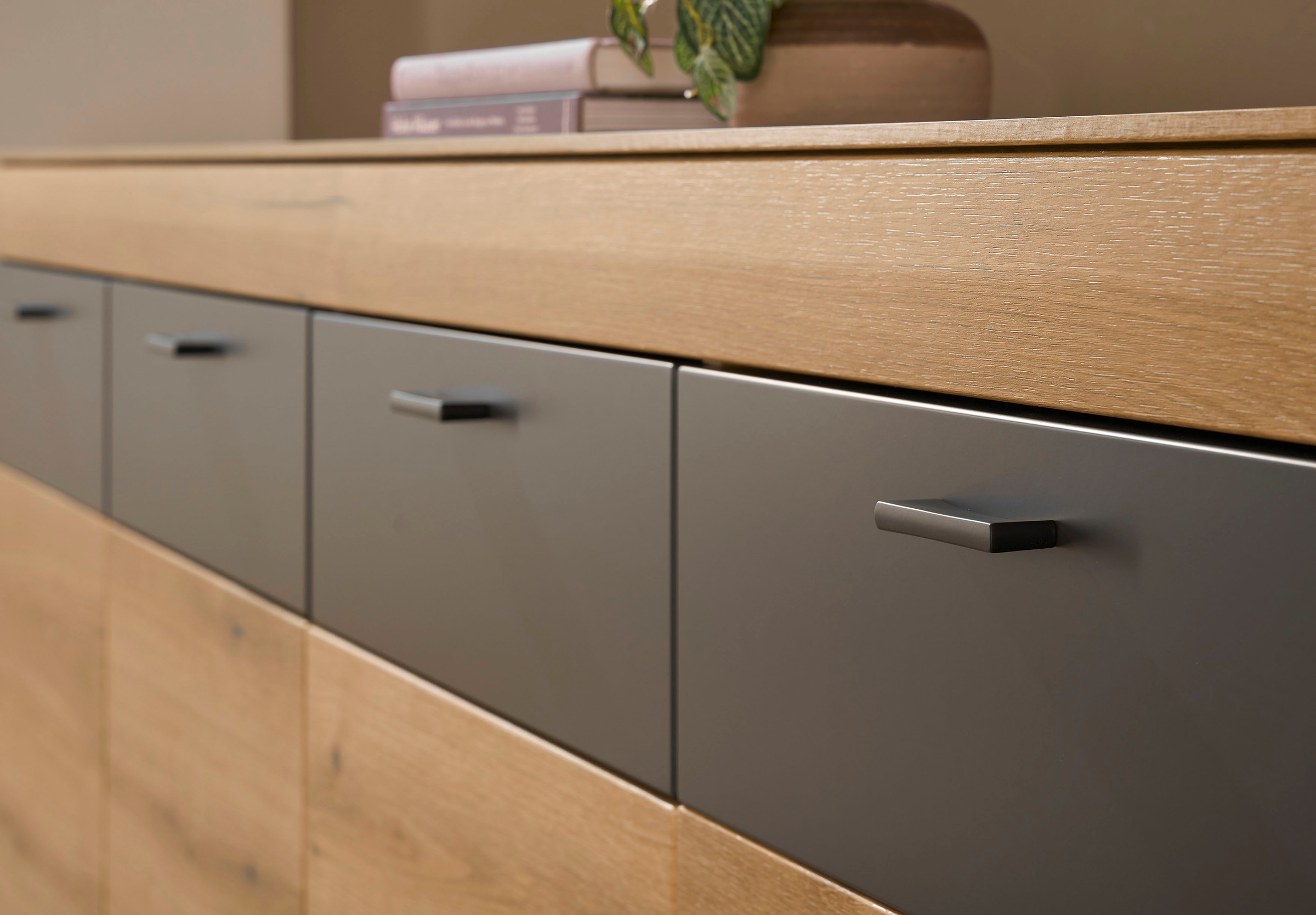 Home affaire Sideboard »Soleto, moderner Schrank, Kommode, 200 cm breit« zeitlos, schwarze Griffe aus Metall, ausreichend Stauraum