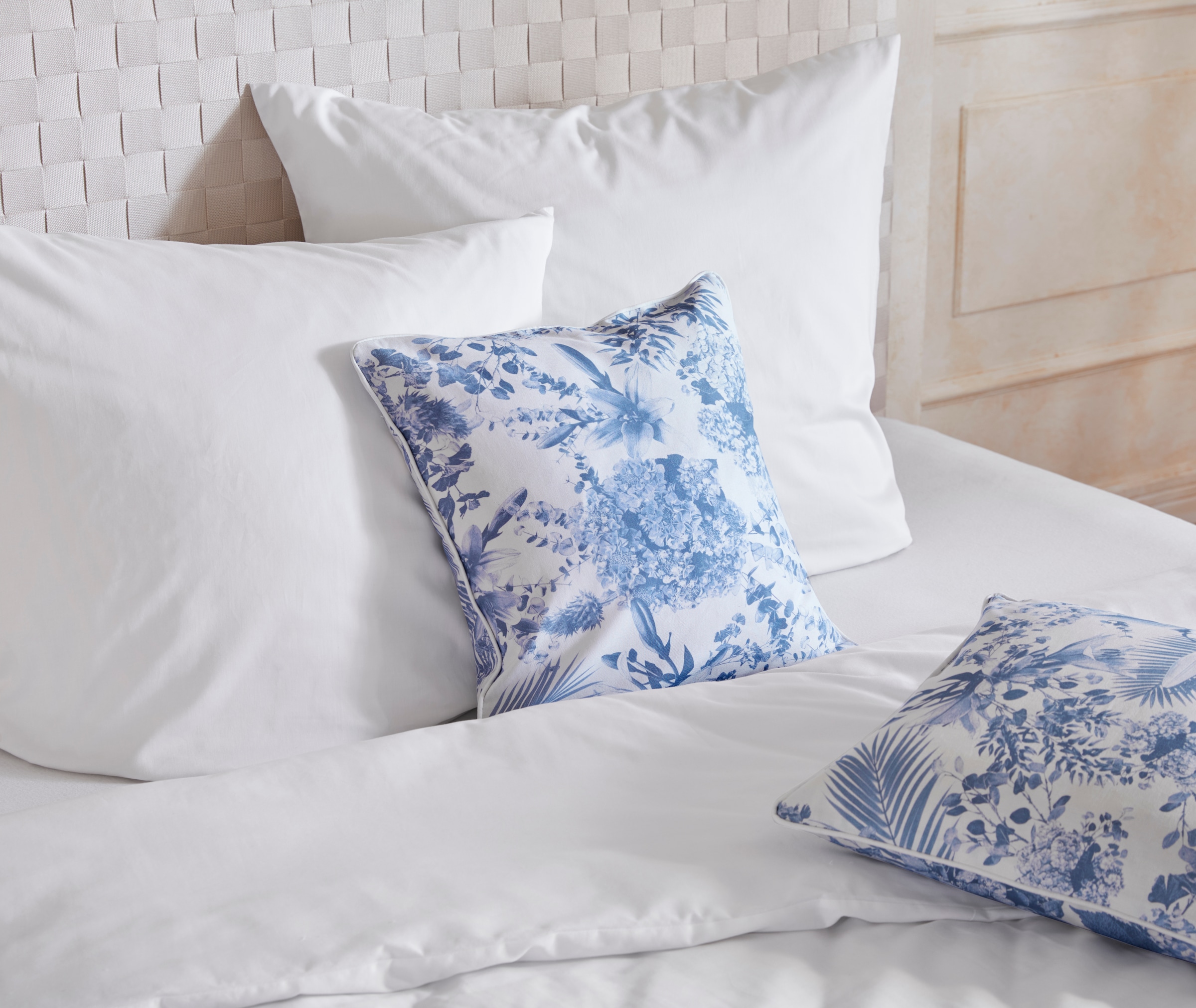 Guido Maria Kretschmer Home&Living Bettwäsche »Mila, in Satin Qualität, atmungsaktiv, Flächengewicht 120 g/m², hergestellt aus 100% Baumwolle, unterstützt Cotton made in Africa, Bett- und Kopfkissenbezug mit Reissverschluss.