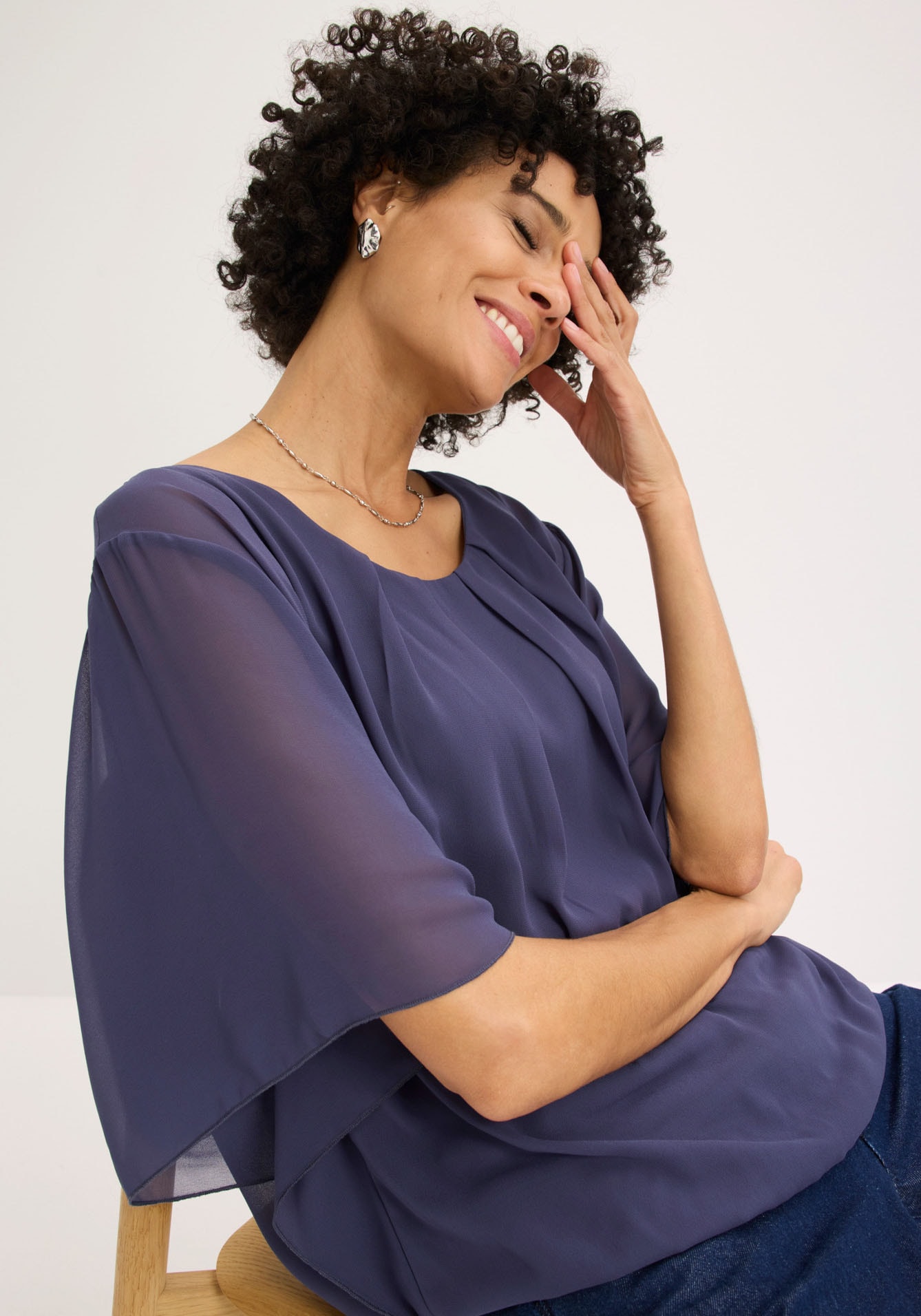 bonprix Chiffonbluse »Chiffonbluse mit Untertop« Oversize-Passform, für festliche Anlässe, mit elastischem Bund