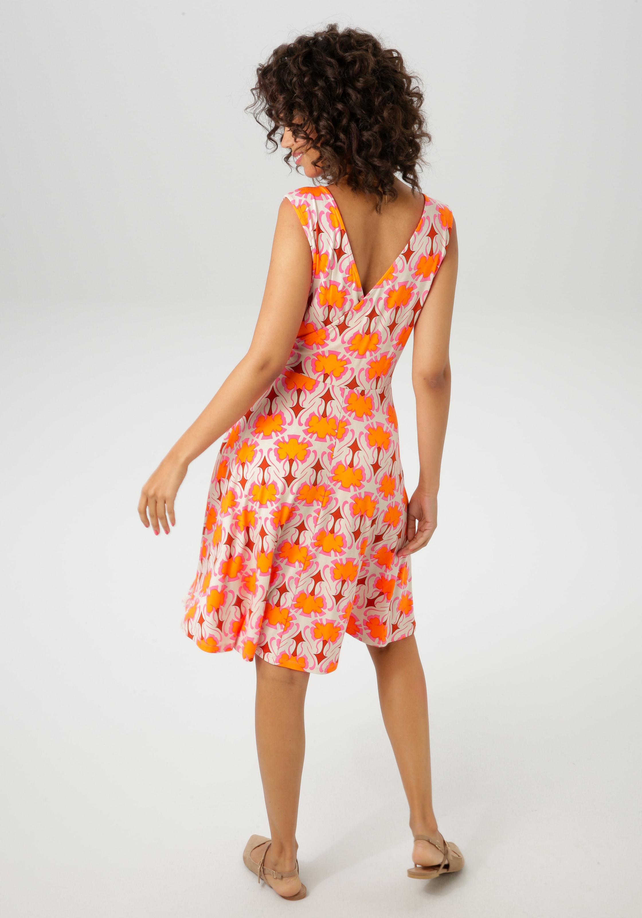 Aniston CASUAL Sommerkleid, mit extravagantem Retro-Muster - jedes Teil ein Unikat