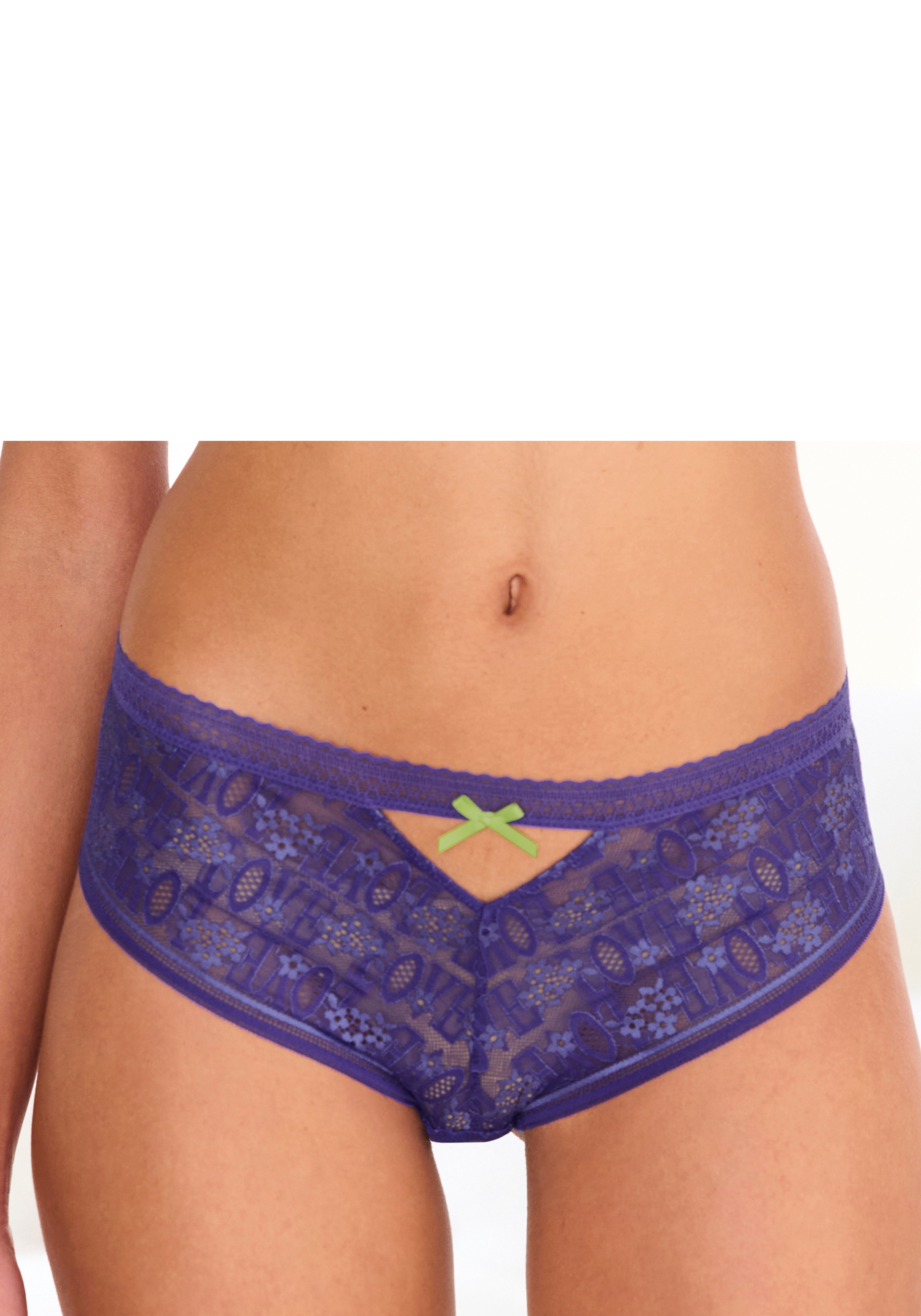 Image of Vivance Stringpanty "Madita" aus Spitze mit „LOVE“-Schriftzug