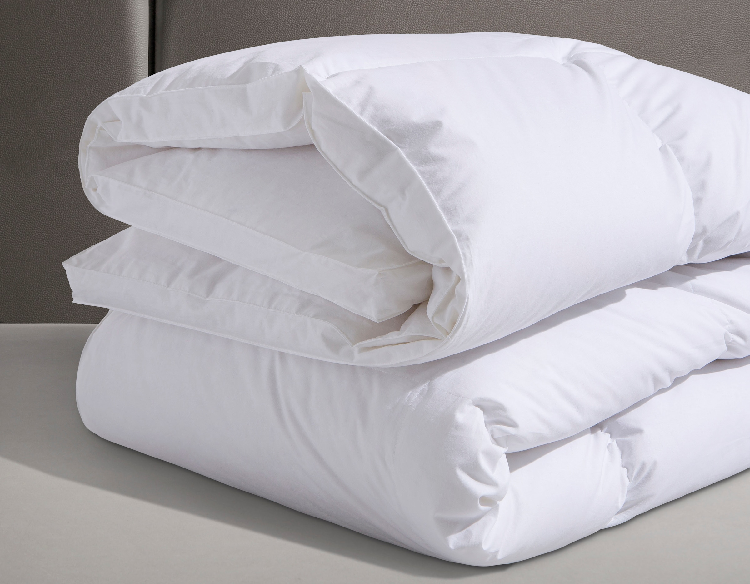 Älgdröm Daunenbettdecke »Loftet, Bettdecke 135x200, 155x220 cm und weitere Grössen«, extrawarm, Füllung 90% Daunen, 10% Federn, Bezug 100% Baumwolle, (1 St.), Bettdecken, Sommer, Winter, Decke ist Made in Green zertifiziert