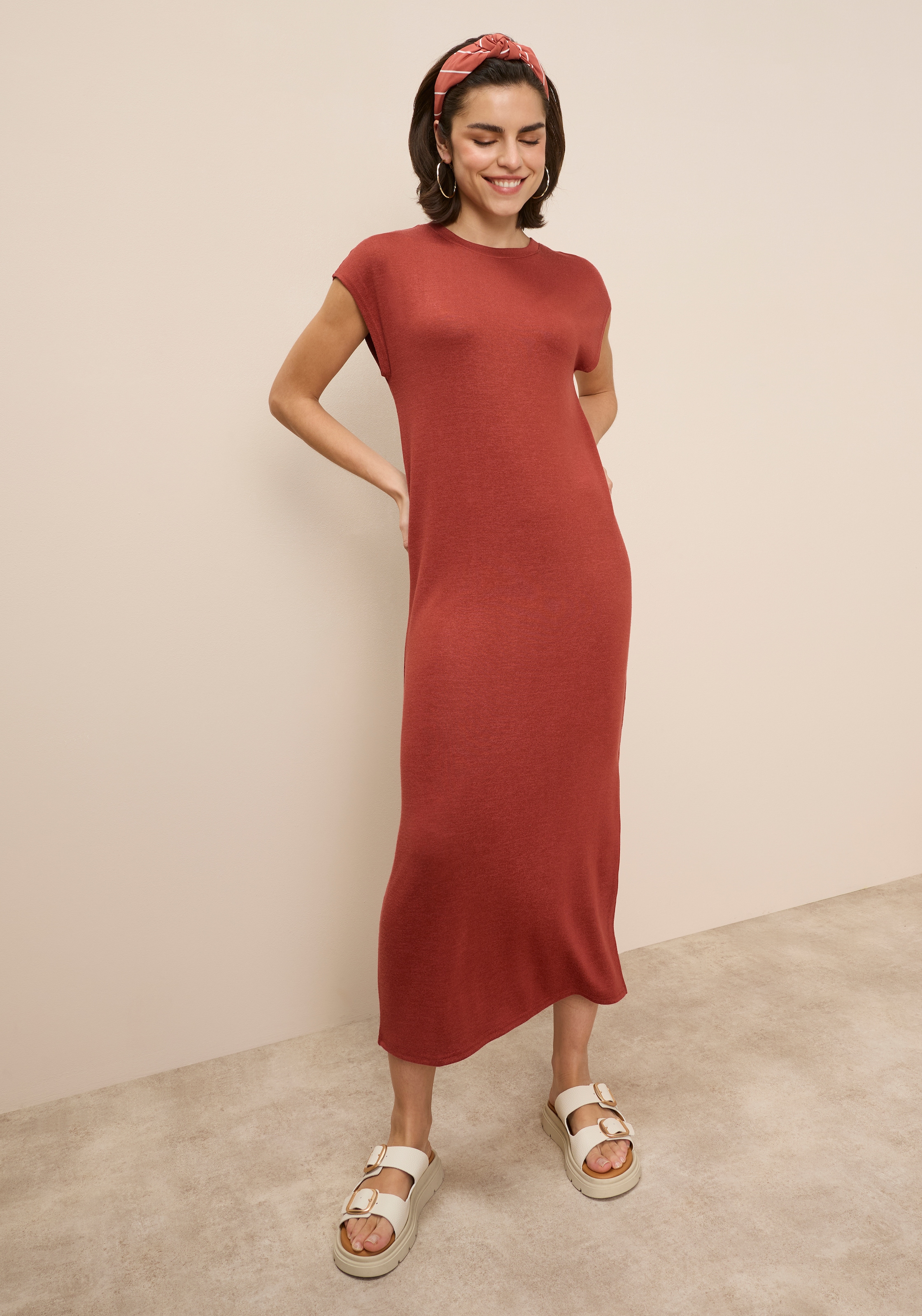 Tamaris Sommerkleid aus leichtem Strick mit lässigem Schnitt