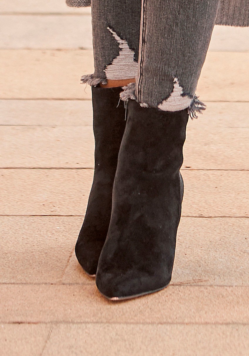 LASCANA High-Heel-Stiefelette, in spitzer Form & Pfennigabsatz, Reissverschluss Stiefel VEGAN