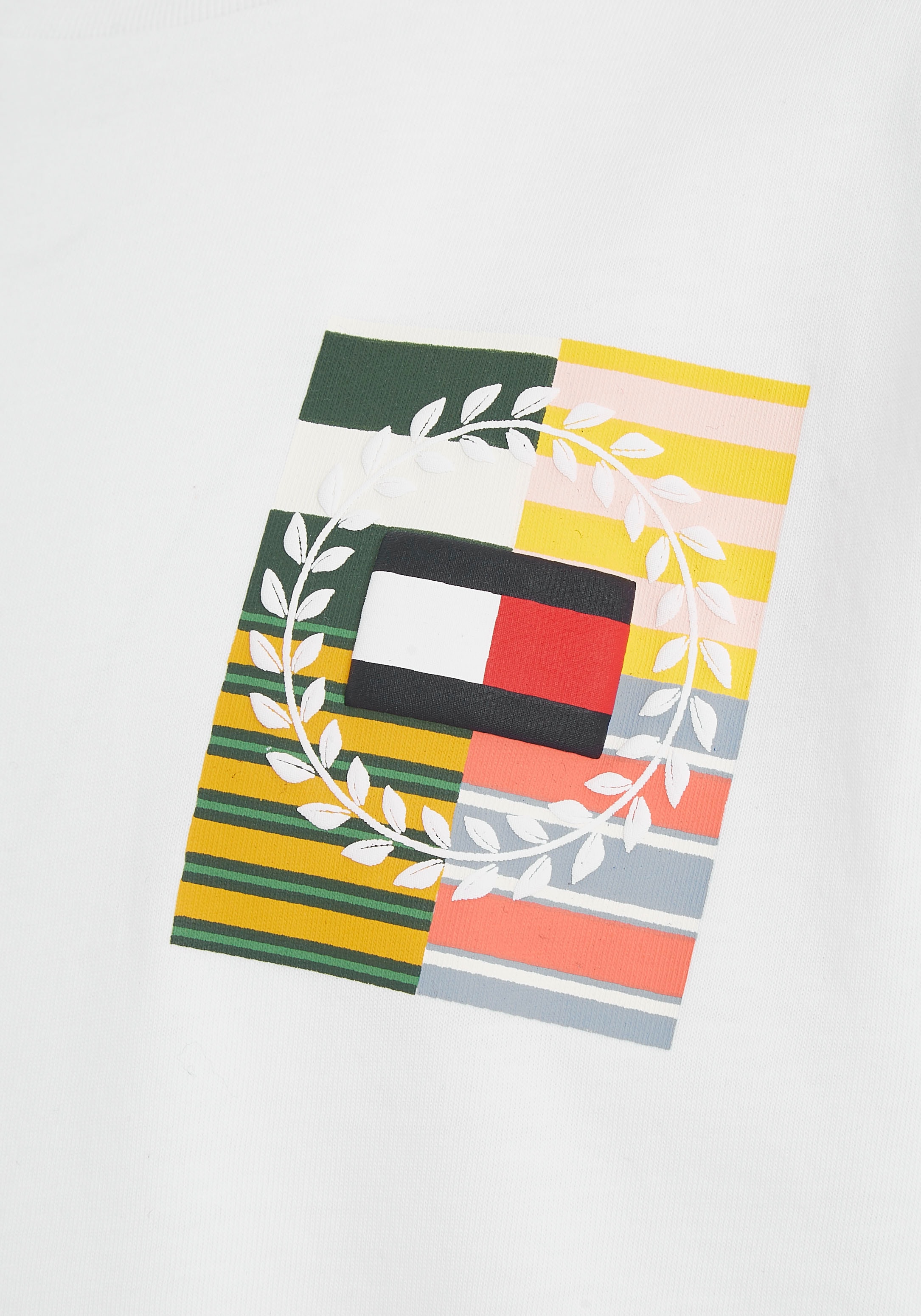 Tommy Hilfiger Langarmshirt »MULTI ARTWORK TEE L/S«, mit grossem Print auf dem Rücken & kleinem auf der Brust