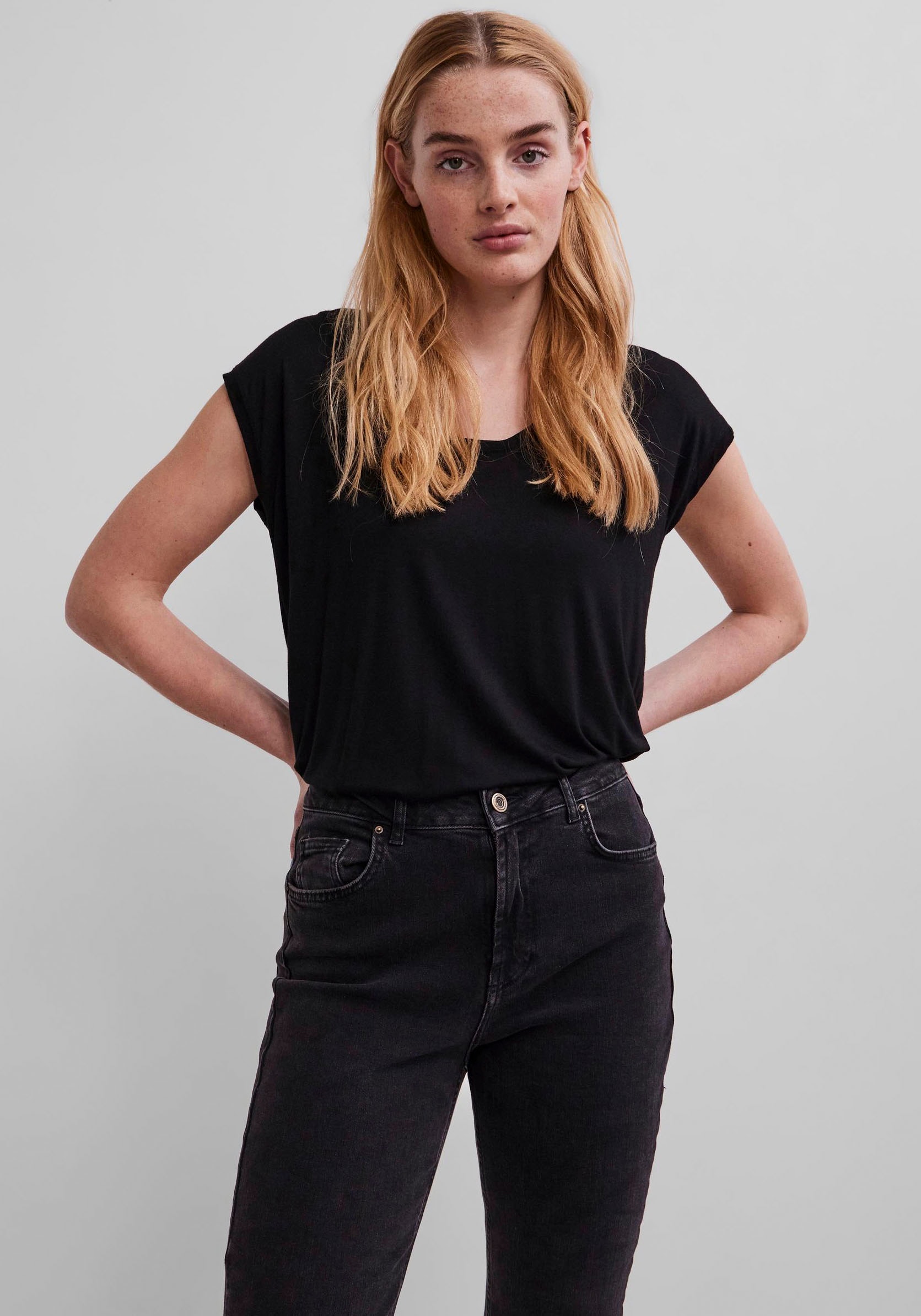 Image of pieces Rundhalsshirt "PCBILLO TEE SOLID NOOS BC"