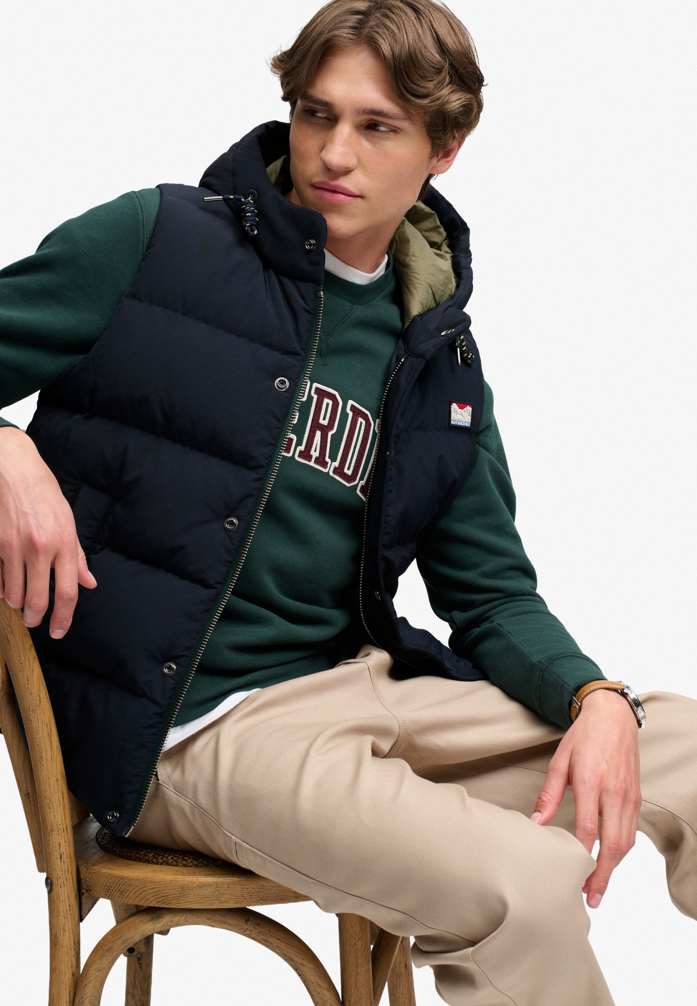 Superdry Steppweste »HOOD SHORT EVEREST GILET« Regular Fit, mit Reissverschluss, aus Nylon und Kunstfaser