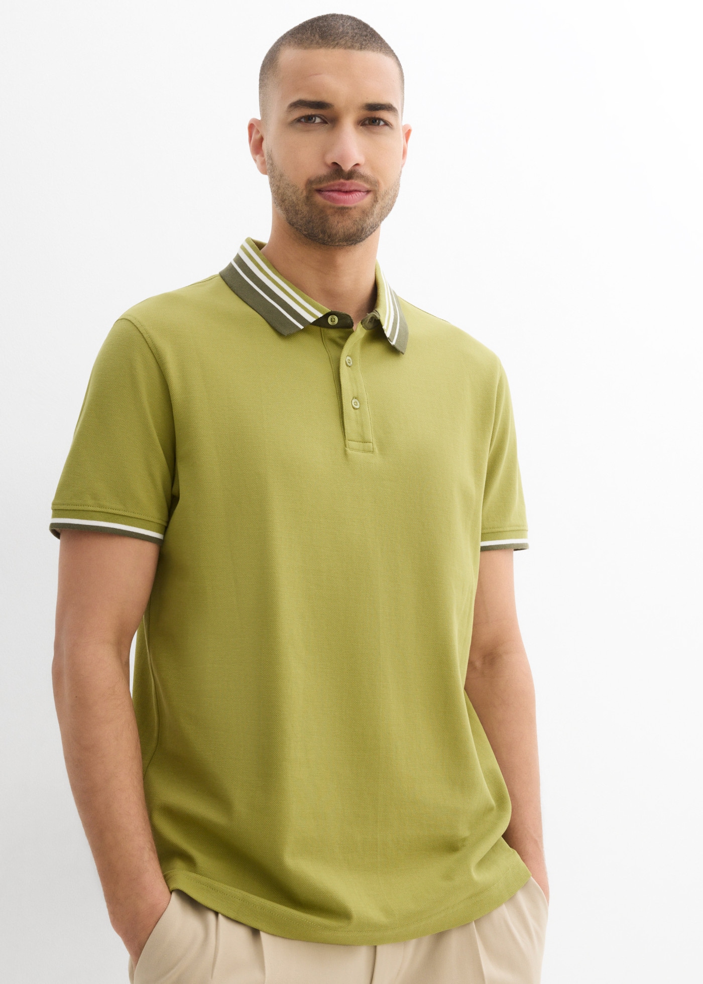 Image of bonprix Poloshirt Regular Fit, mit Polokragen, Kurzarm-Design, aus Baumwolle