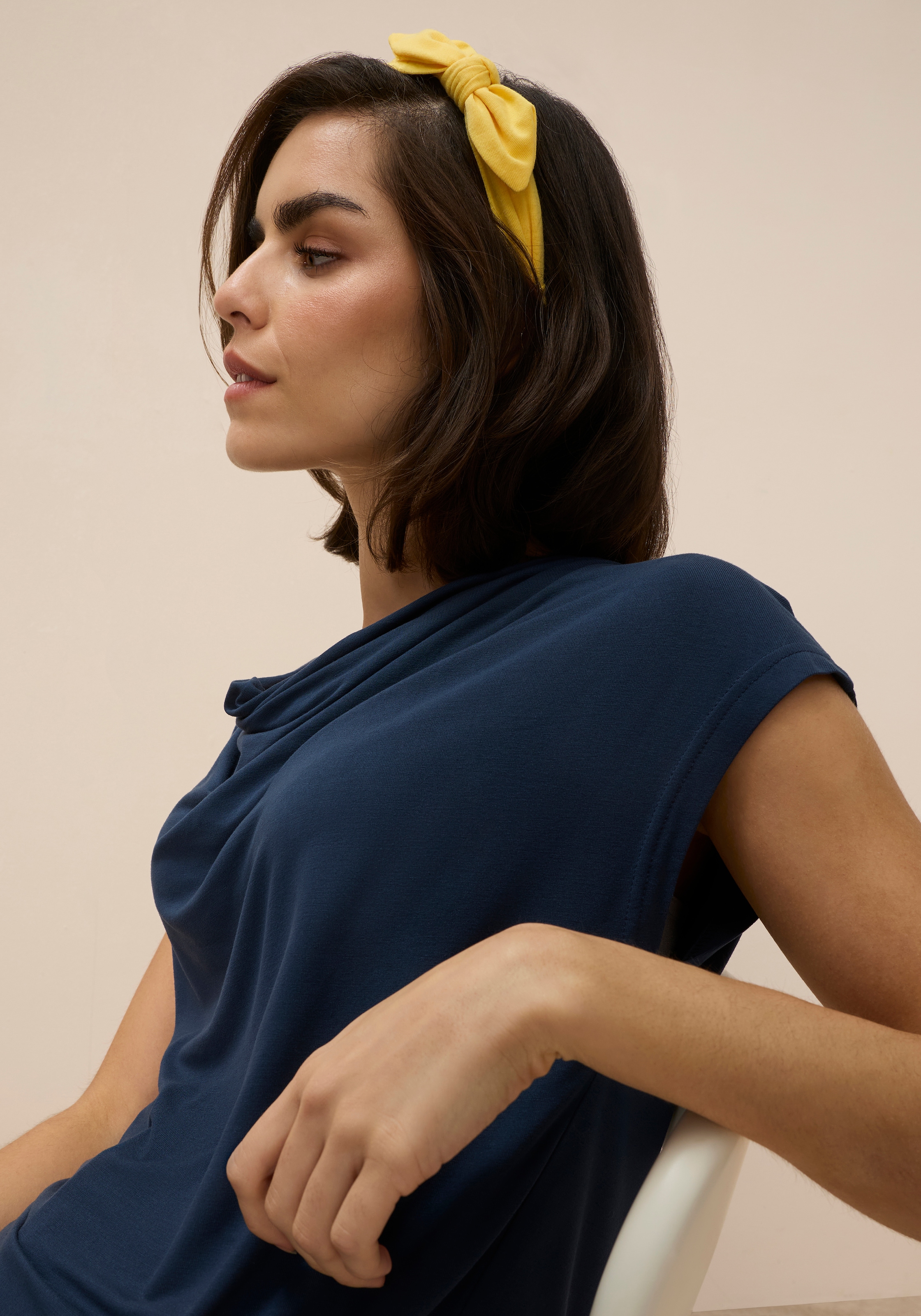 Tamaris Kurzarmshirt mit fliessendem Wasserfallausschnitt, lässig geschnitten