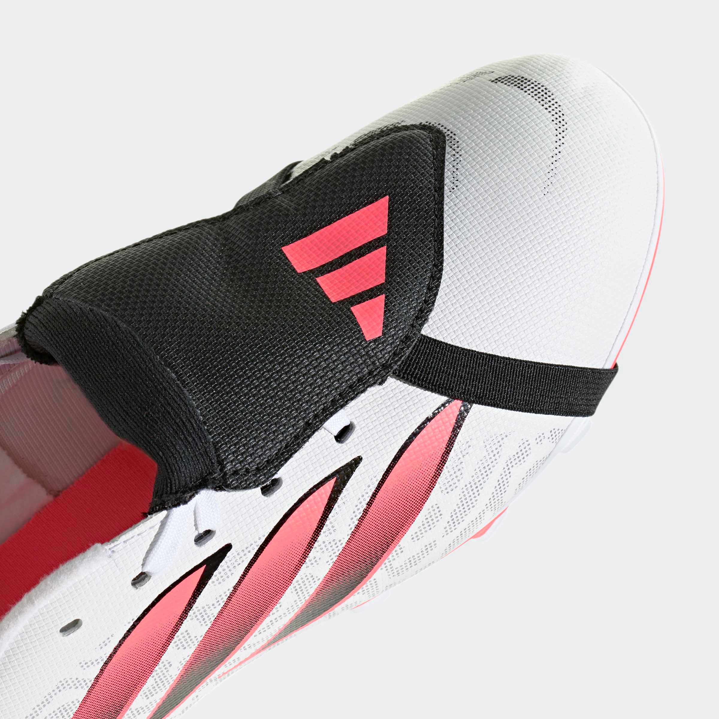 adidas Performance Chaussure de football »PREDATOR CLUB KIDS , FESTE BÖDEN/MULTI GROUND, UMSCHLAGBARE ZUNGE«  adapté à de nombreux types de sols, pour adolescents et enfants