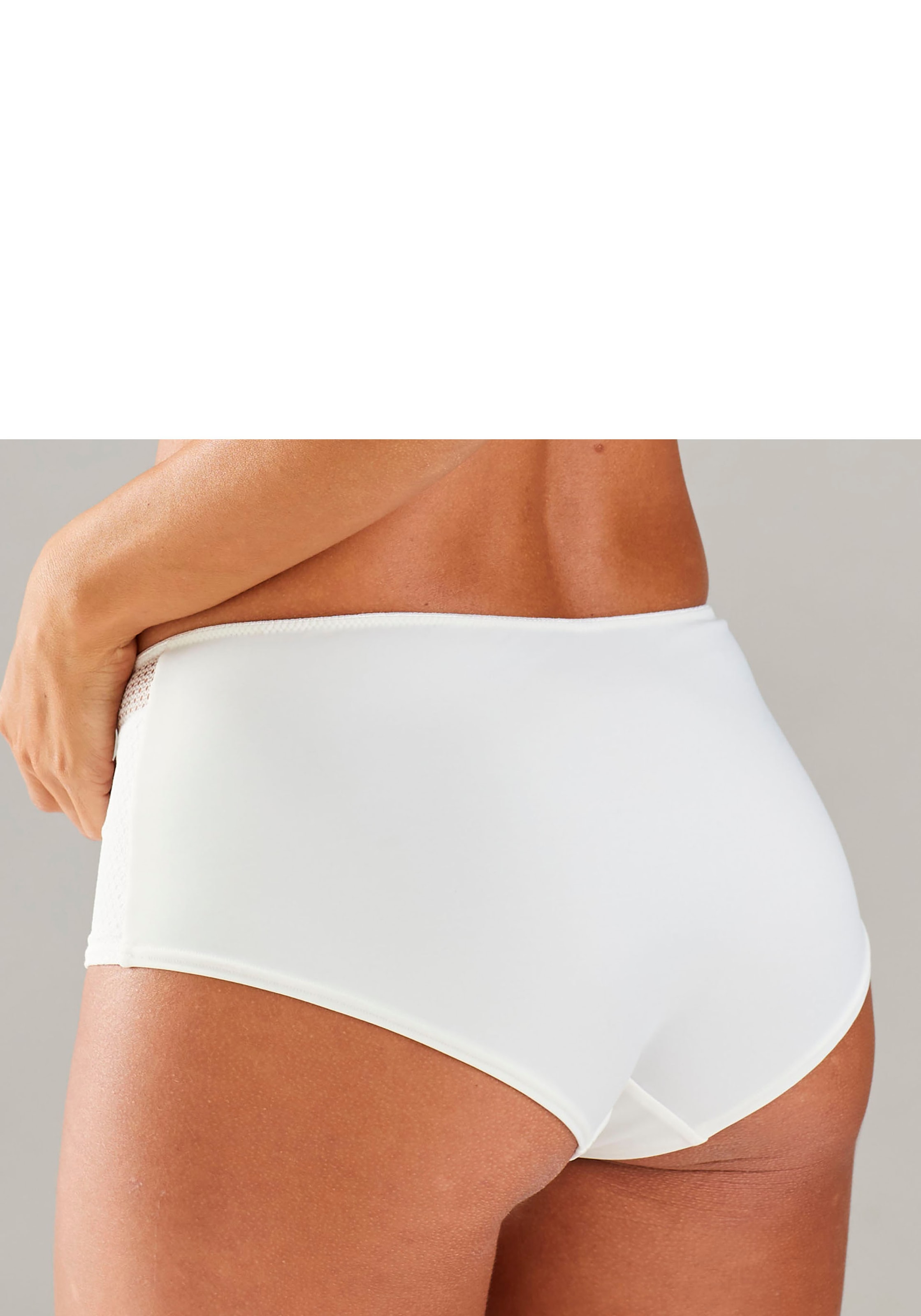 Nuance Panty mit feiner Zierschleife und Schmuckaccessoire