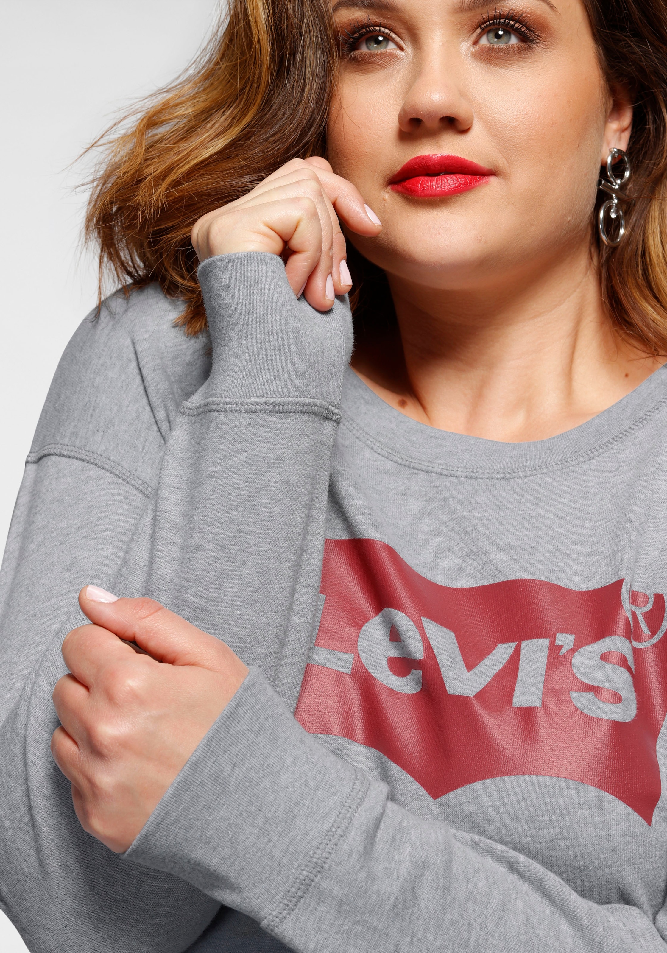 Levi's® Plus Sweatshirt »PL GRAPHIC STANDARD CREW«, mit Levi`s®-Logo auf der Brust