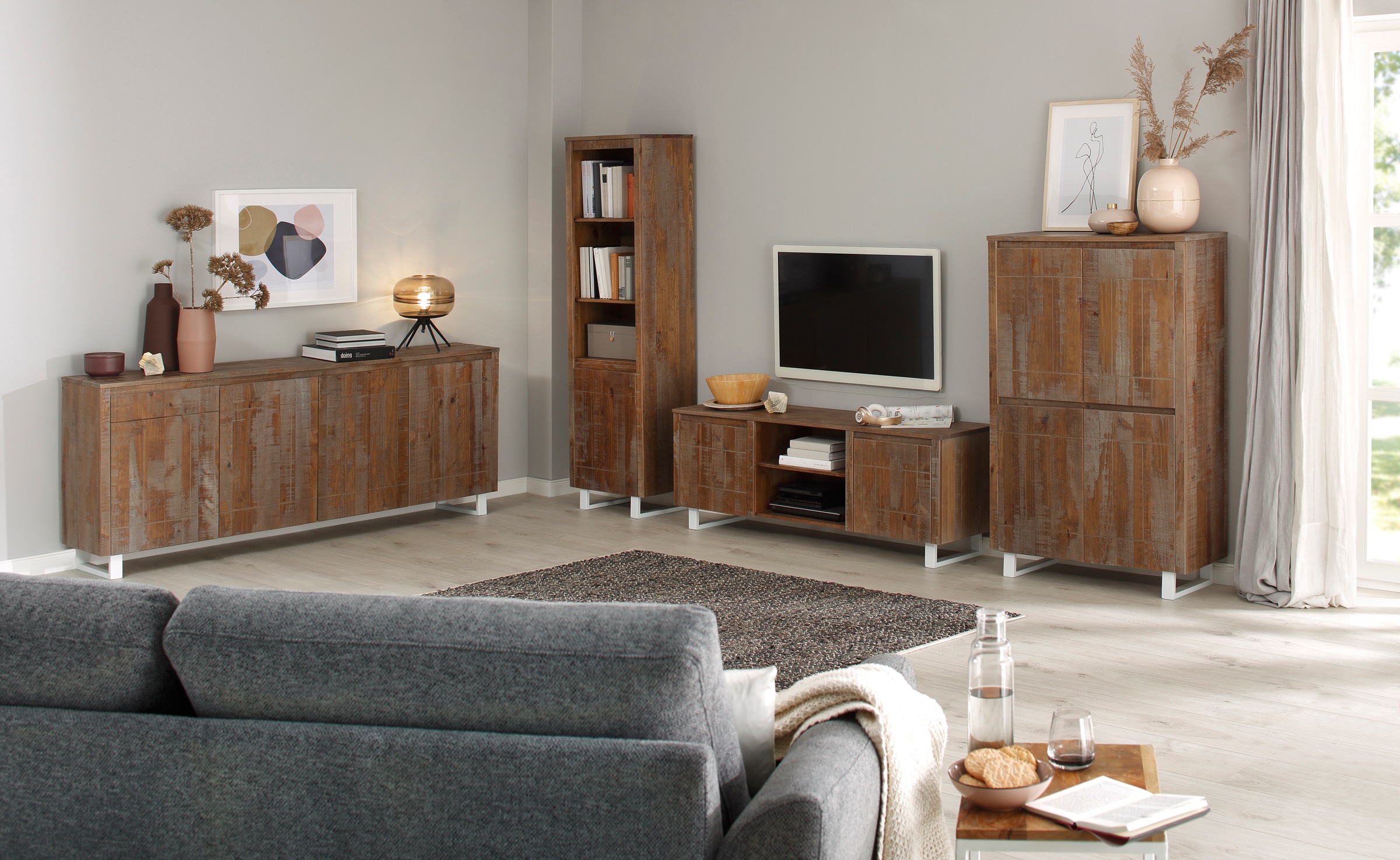 Home affaire Lowboard »Lagos«, Kommode aus massivem Kiefernholz, mit weiss lackiertem Beingestell