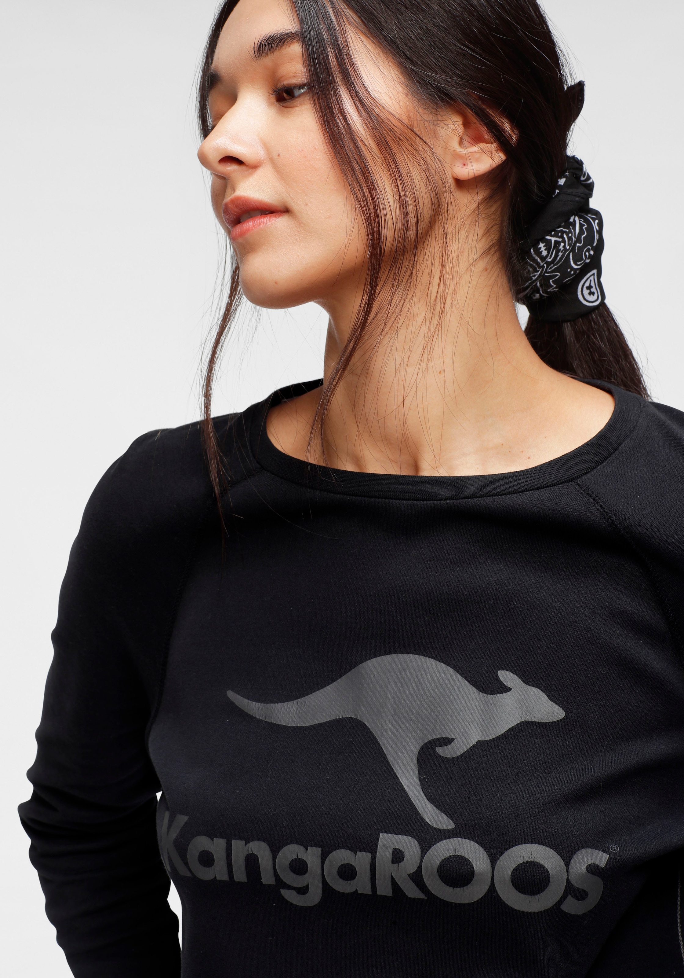 KangaROOS Sweatshirt, Langarm, figurumspielender Schnitt, mit Print, Rundhalsausschnitt