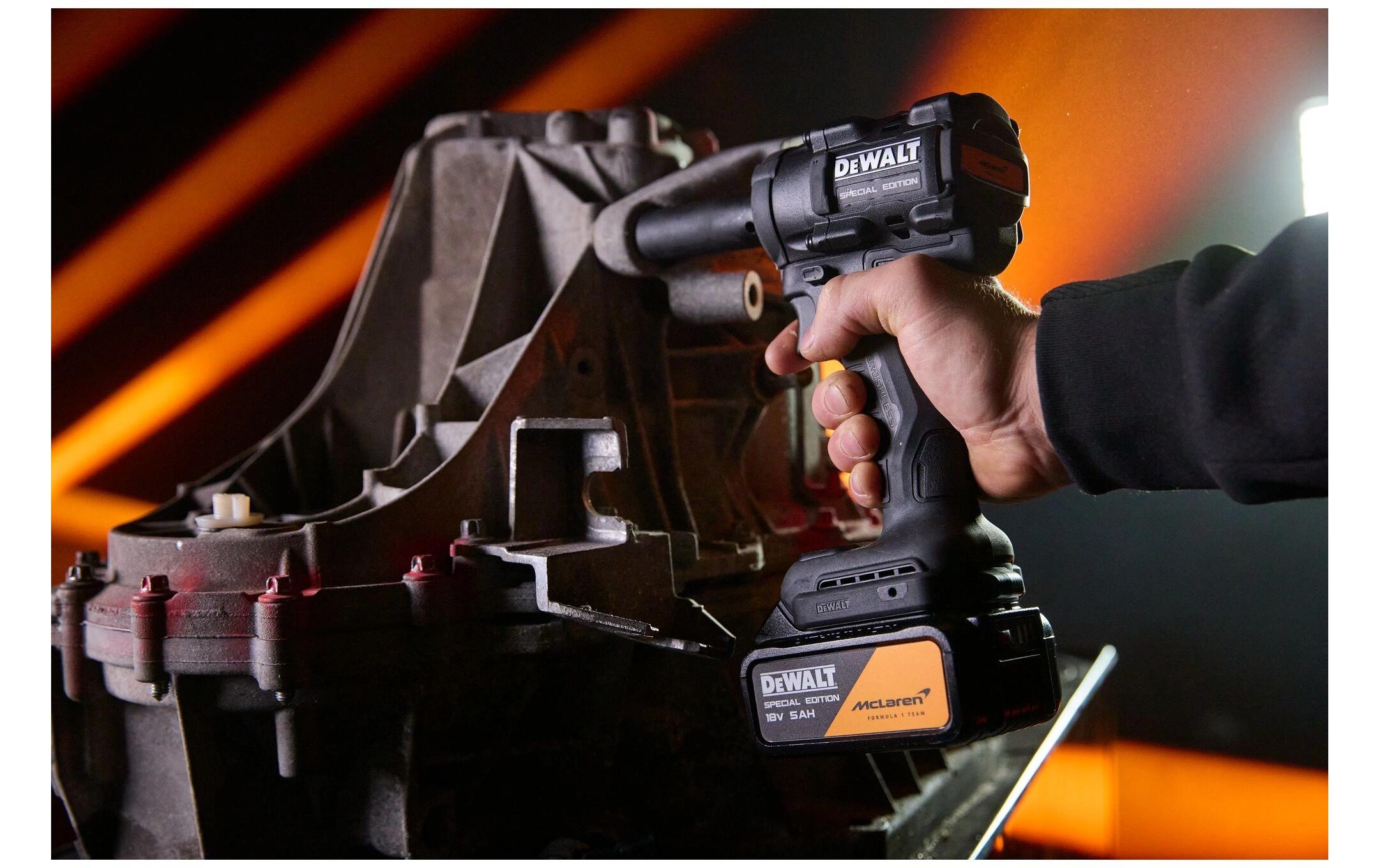Image of DeWalt Akku-Schlagbohrschrauber "McLaren F1 Team 18 V XR Brushless Twin Kit"