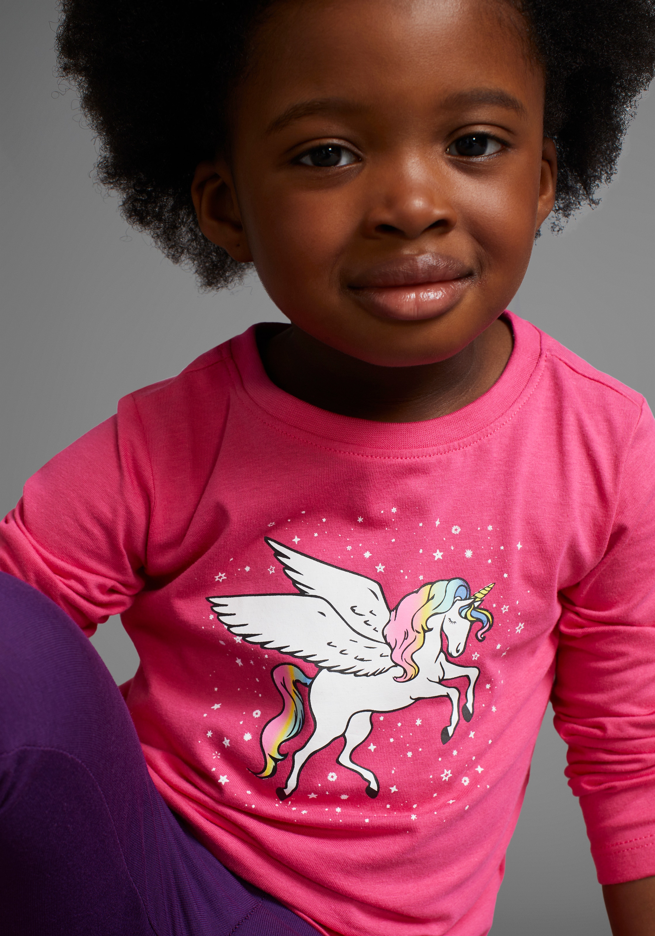 KIDSWORLD Langarmshirt »mit süssem Einhorn Druck«, langärmlig, hüftlange Passform, stylischer Druck