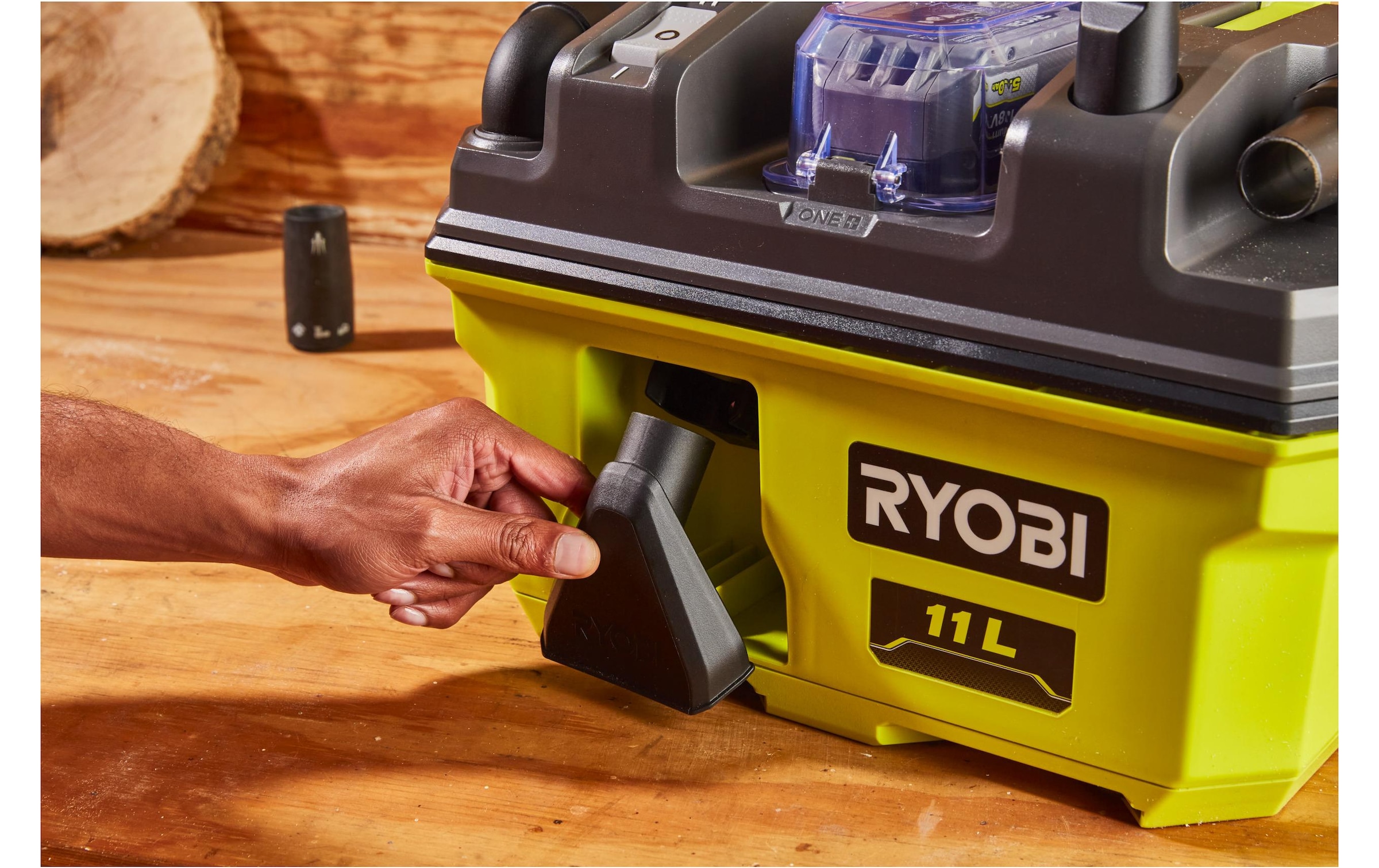 Nass-Trocken-Sauger »RYOBI, RV1811-0 ohne Akku und Ladegerät«