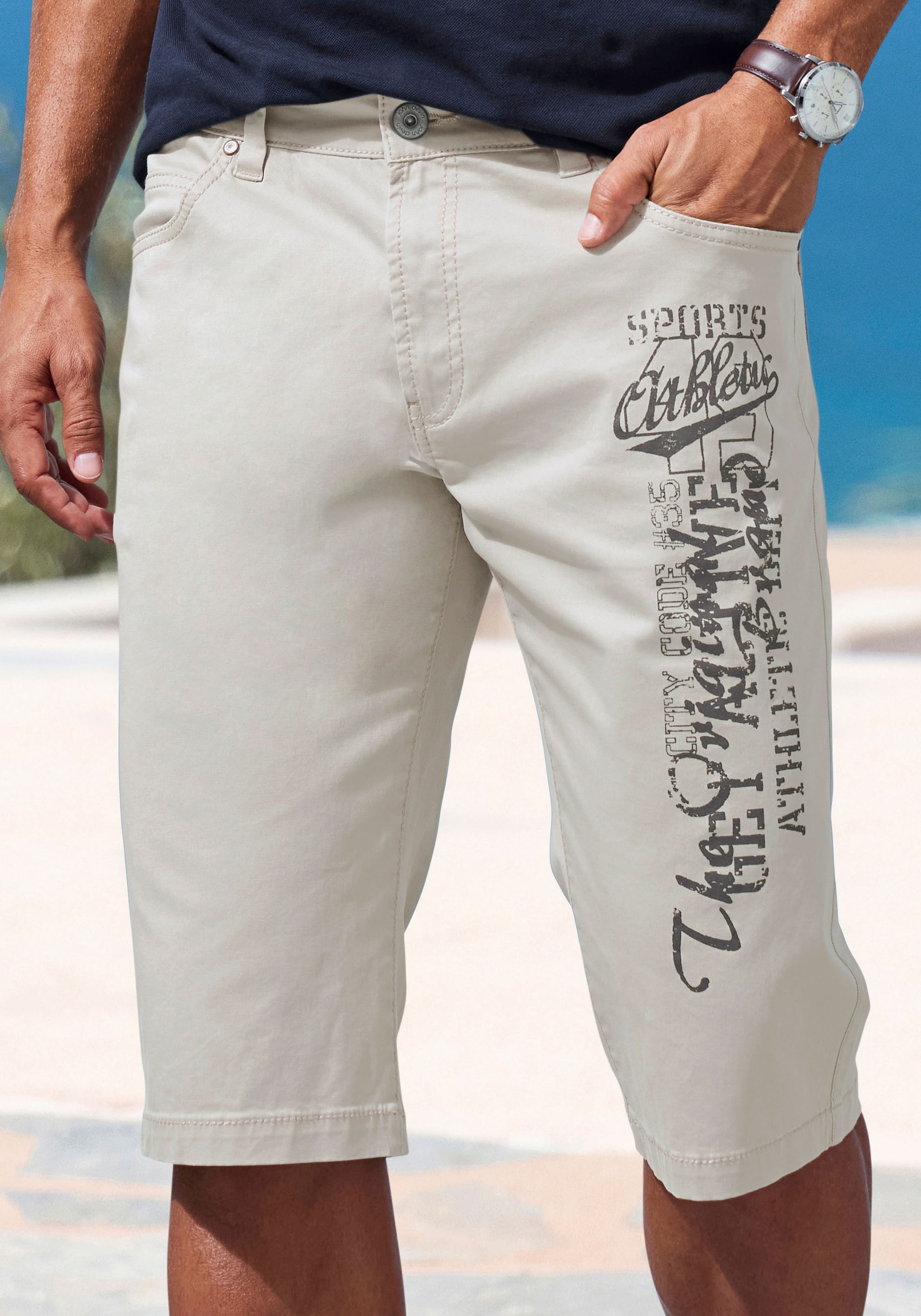 John Devin Bermudas »aus elastischer Baumwollmischung«, mit grossem Druck auf dem Bein, 3/4 Shorts