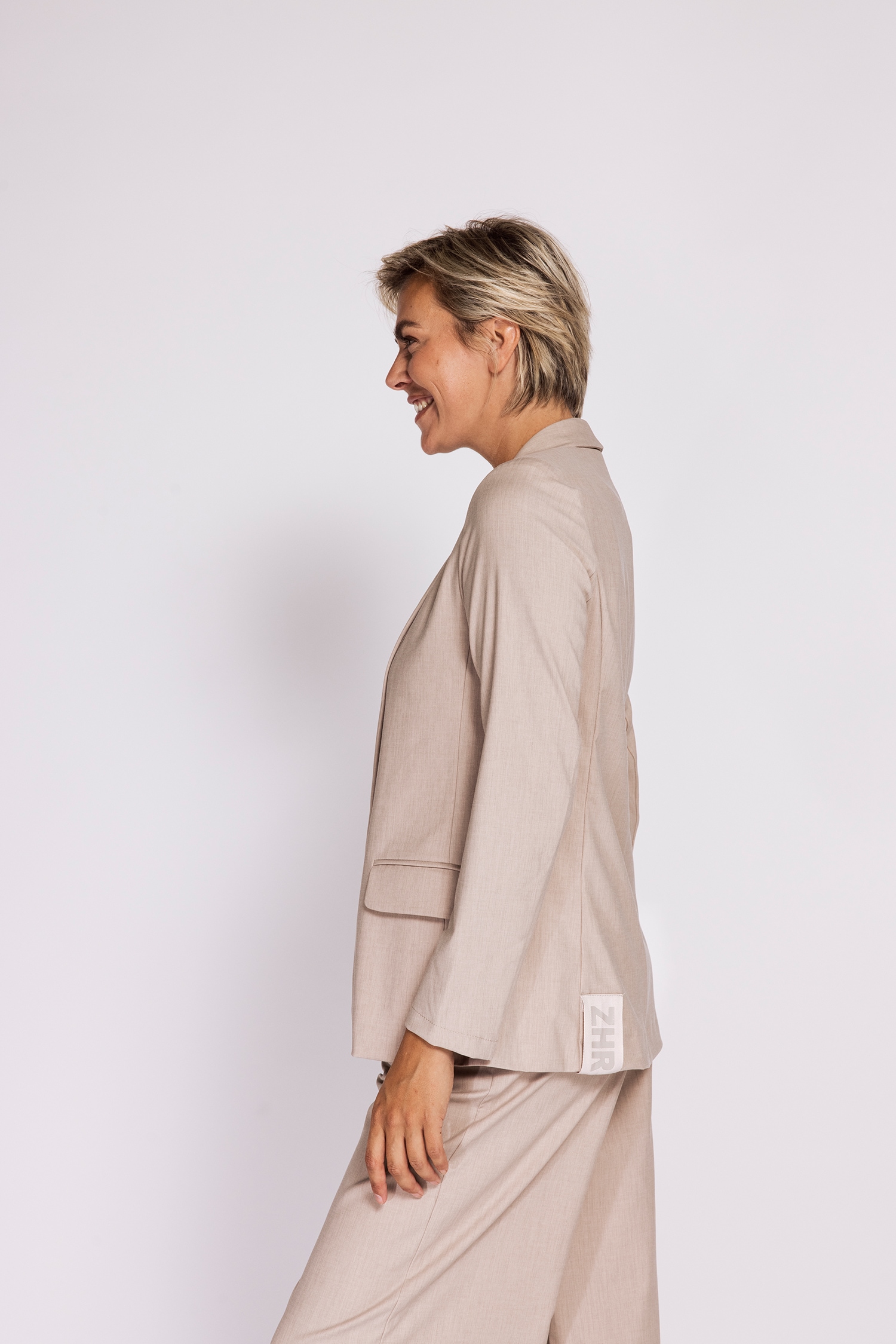 Zhrill Jackenblazer »HELEN« moderner Stil, unifarben, normale Passform, mit Klappentaschen