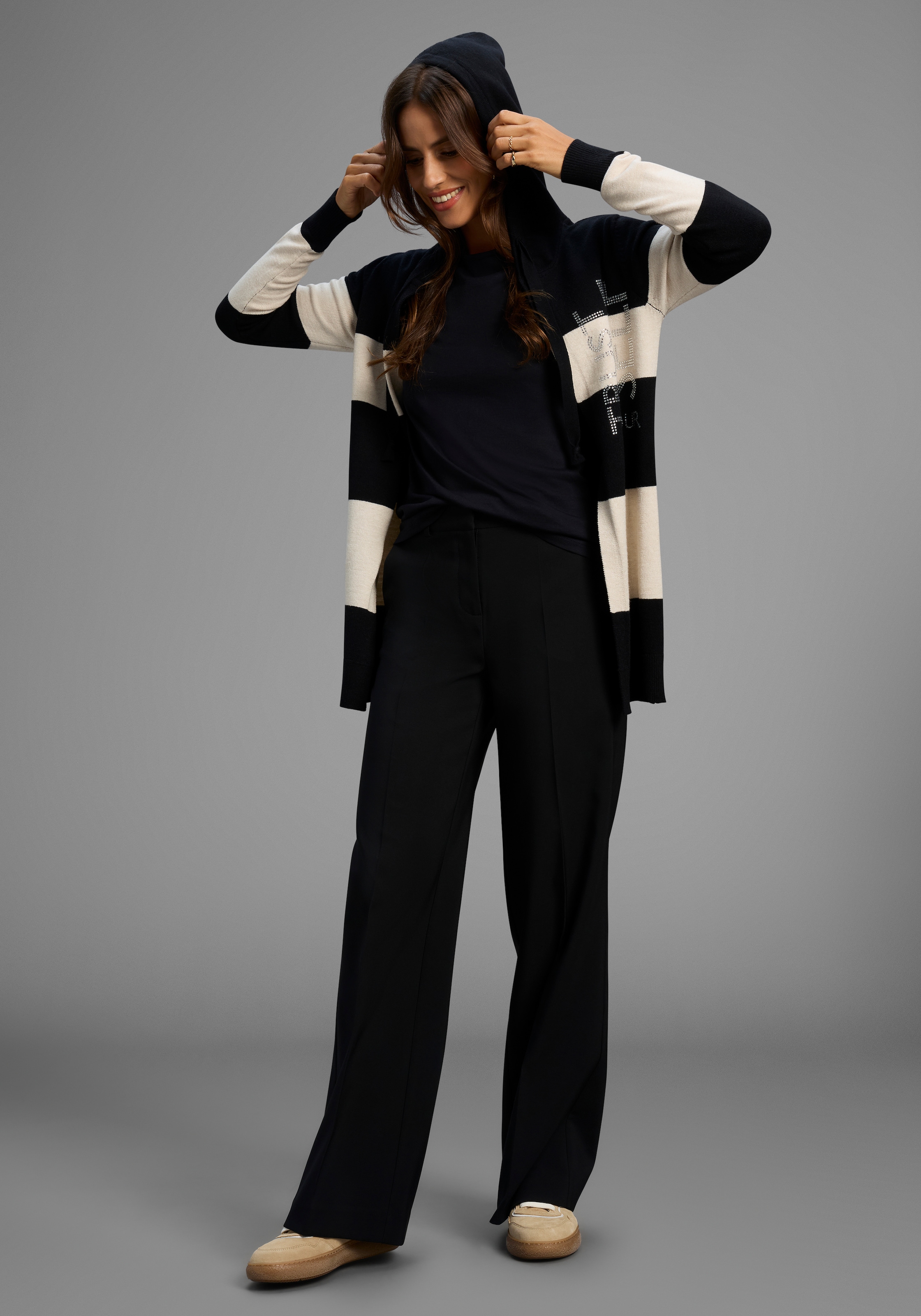 Laura Scott Cardigan à capuche Winterstrick mit Streifen und Glitzerdetails - NEUE KOLLEKTION