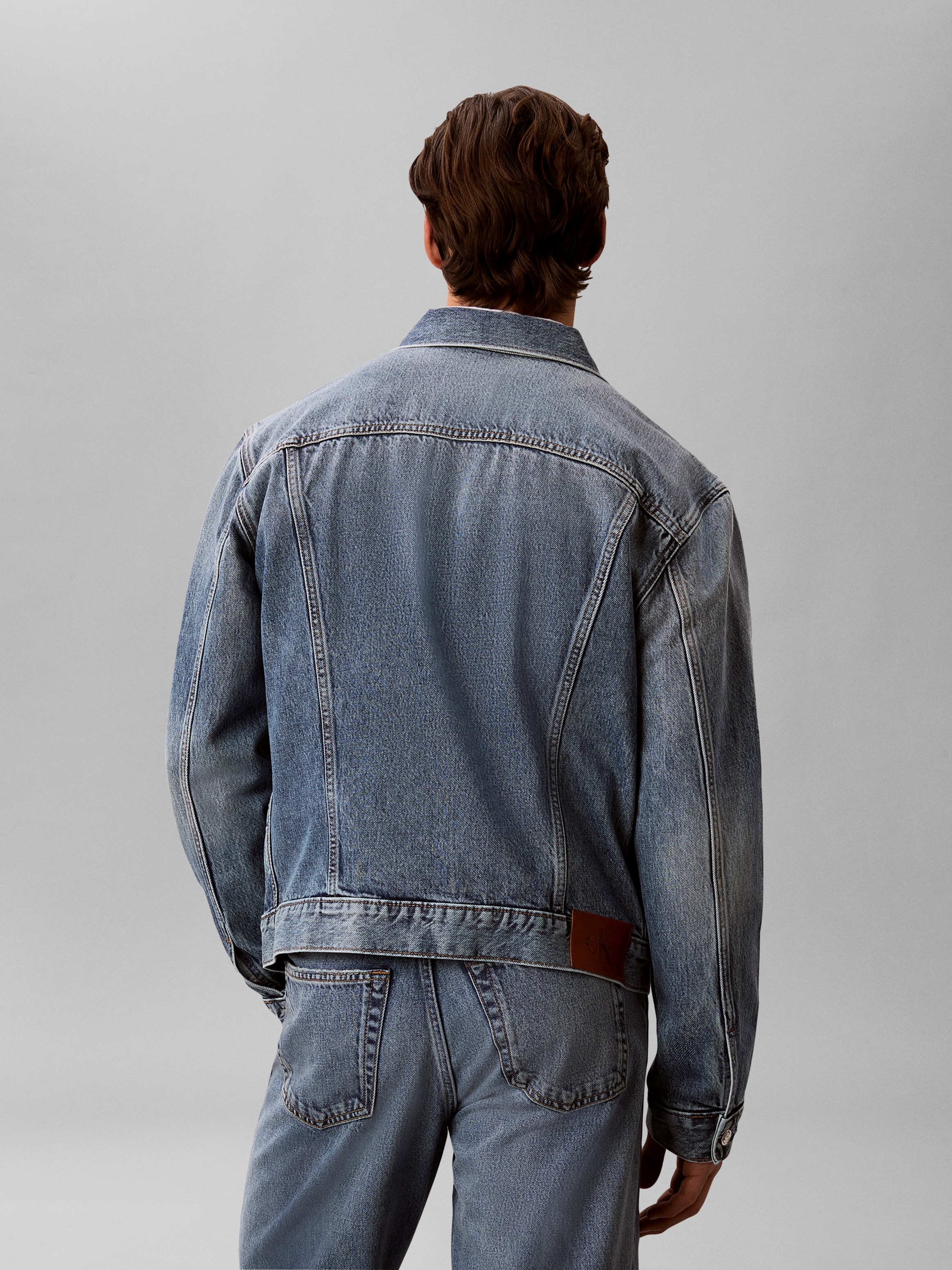 Calvin Klein Jeans Jeansjacke »ANDREW CLASSIC TRUCKER« authentische 90er-Jahre-Passform, Metallknöpfe mit Logo