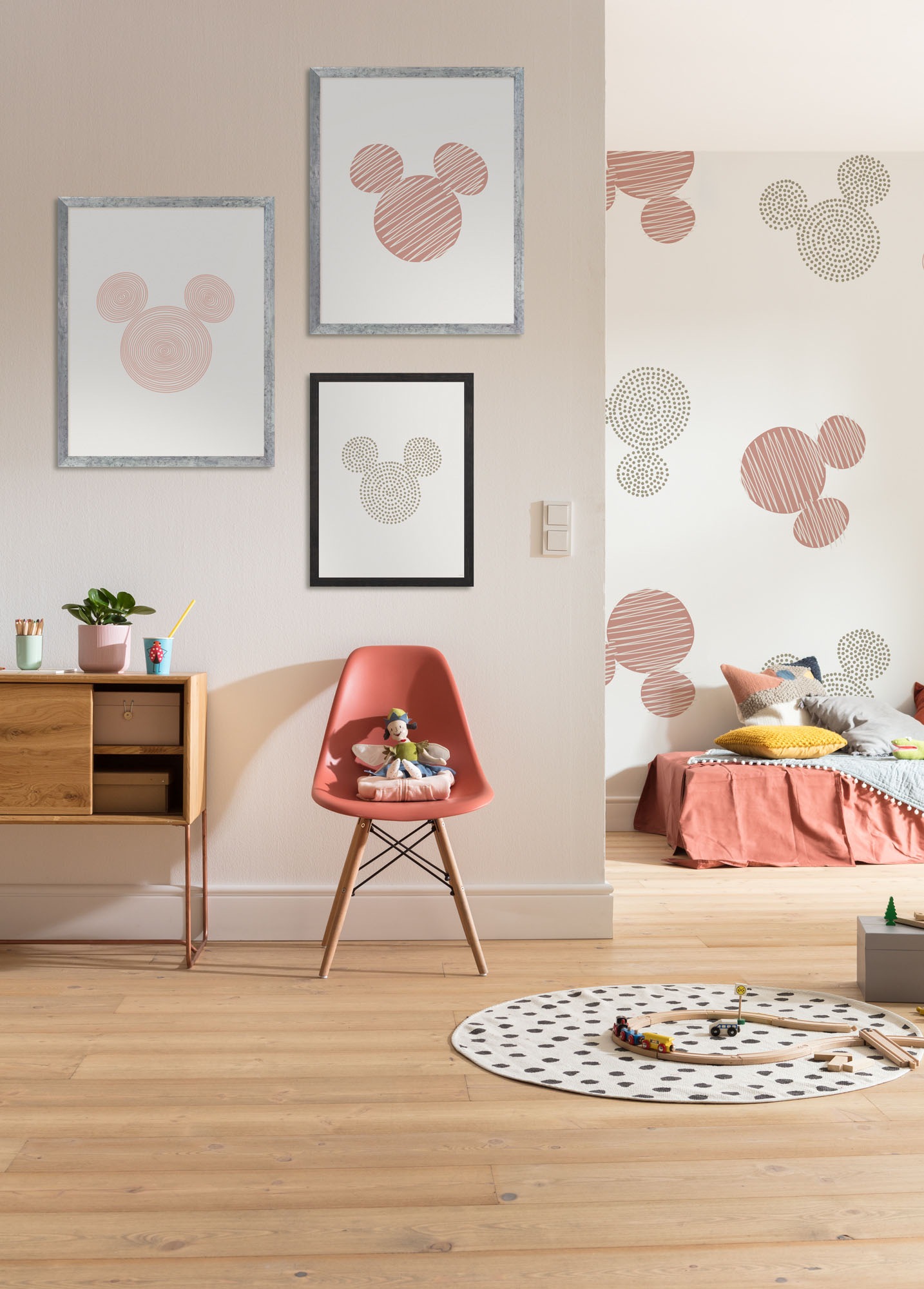 Komar Vliestapete »Digitaldruck Vlies -  Mickey´s Cuties - Grösse 300 x 250 cm« bedruckt glatt Kinderzimmer