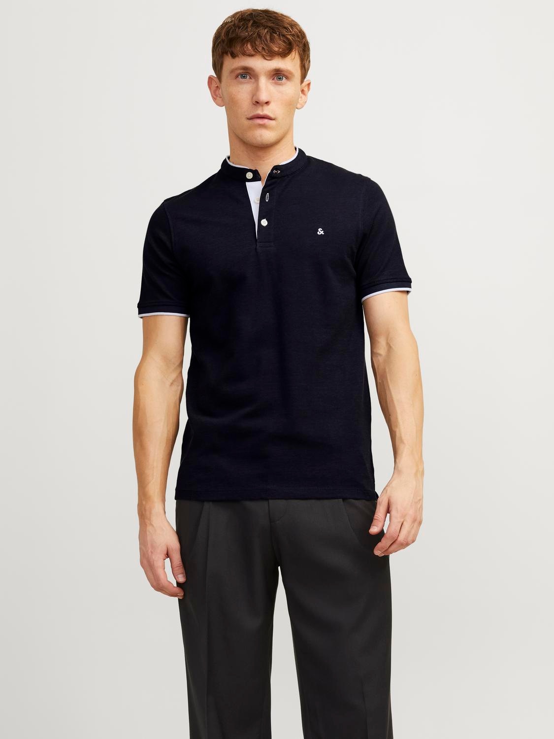 Image of Jack & Jones Kurzarmshirt "PAULOS MAO POLO" mit kontrastfarbiger Kante am schmalen Stehkragen und am Ärmelsaum