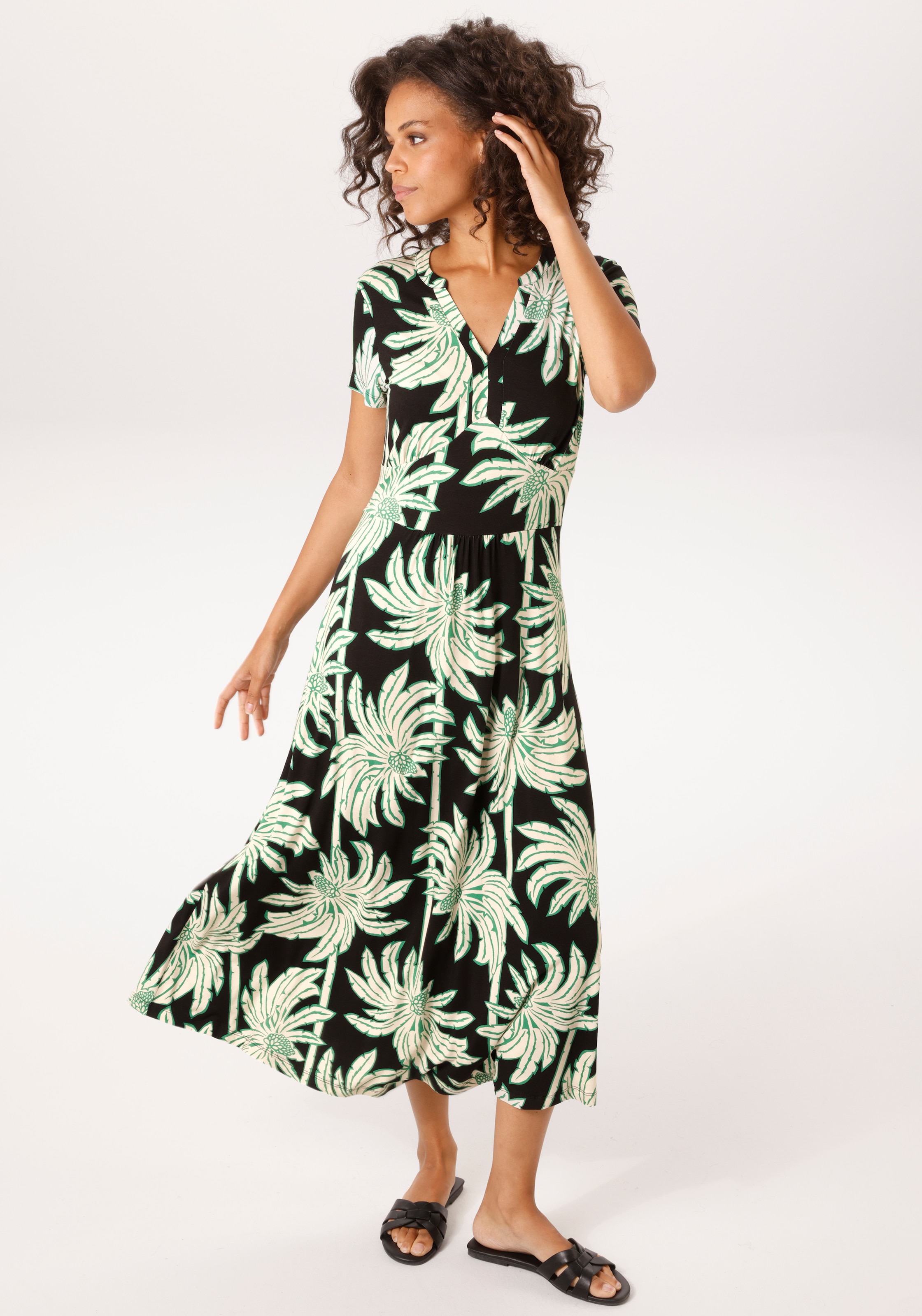 Image of Aniston CASUAL Sommerkleid mit grossflächigen, grafischen Palmen bedruckt
