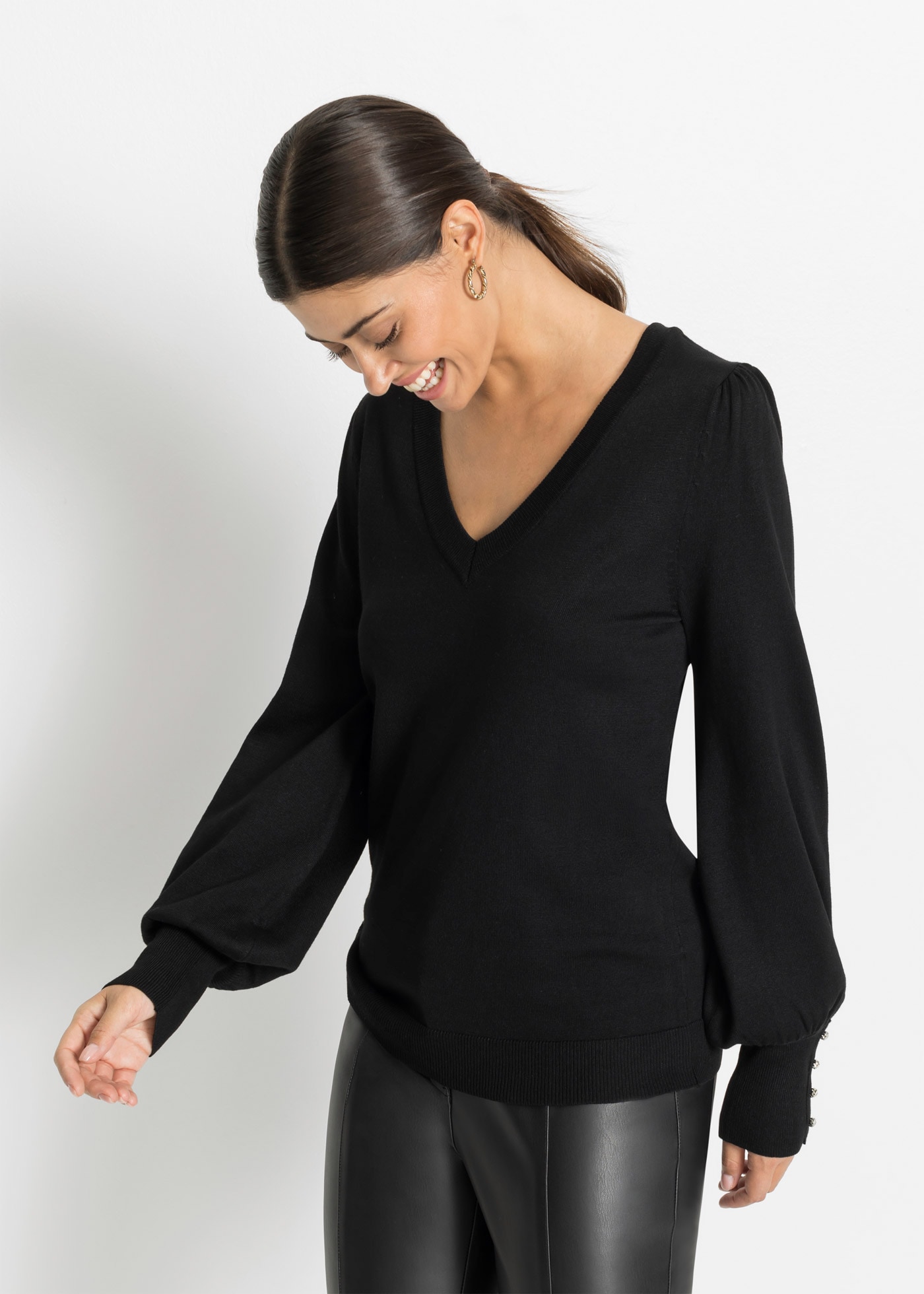 Image of bonprix Strickpullover "Feinstrickpullover aus Viskose-Mix" aus Viskose-Mix, mit V-Ausschnitt, Ballonärmel mit Zierknöpfen