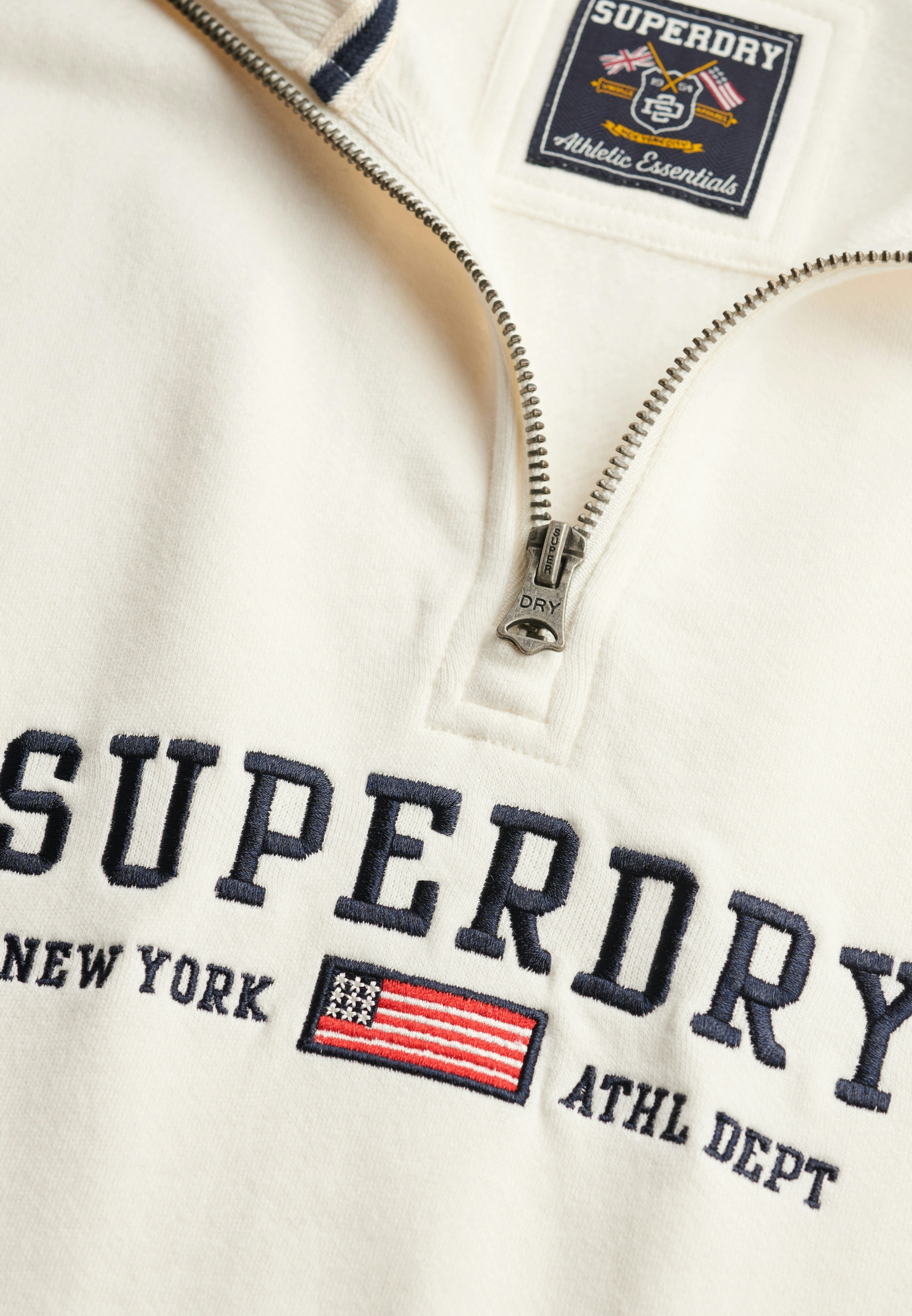 Superdry Sweatshirt »ATH ESS GRAPHIC HALF ZIP«, aus Baumwolle, Loose Fit, mit Rippbündchen am Saum
