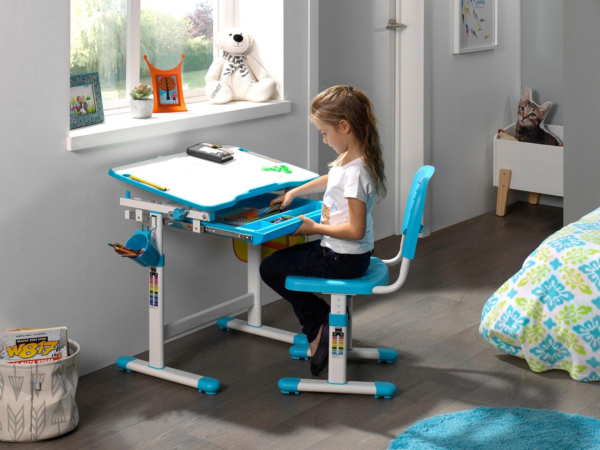 Vipack Kinderschreibtisch »Comfortline, mit Höhenverstellung inkl. Taschen- u. Becherhalter«, (Set, B/H/T ca. 70x54-76x47,4cm, verschiedene Farben, mit Griffelschublade), inkl. Stuhl und verstellbarer Schreibplatte, praktische Funktionen
