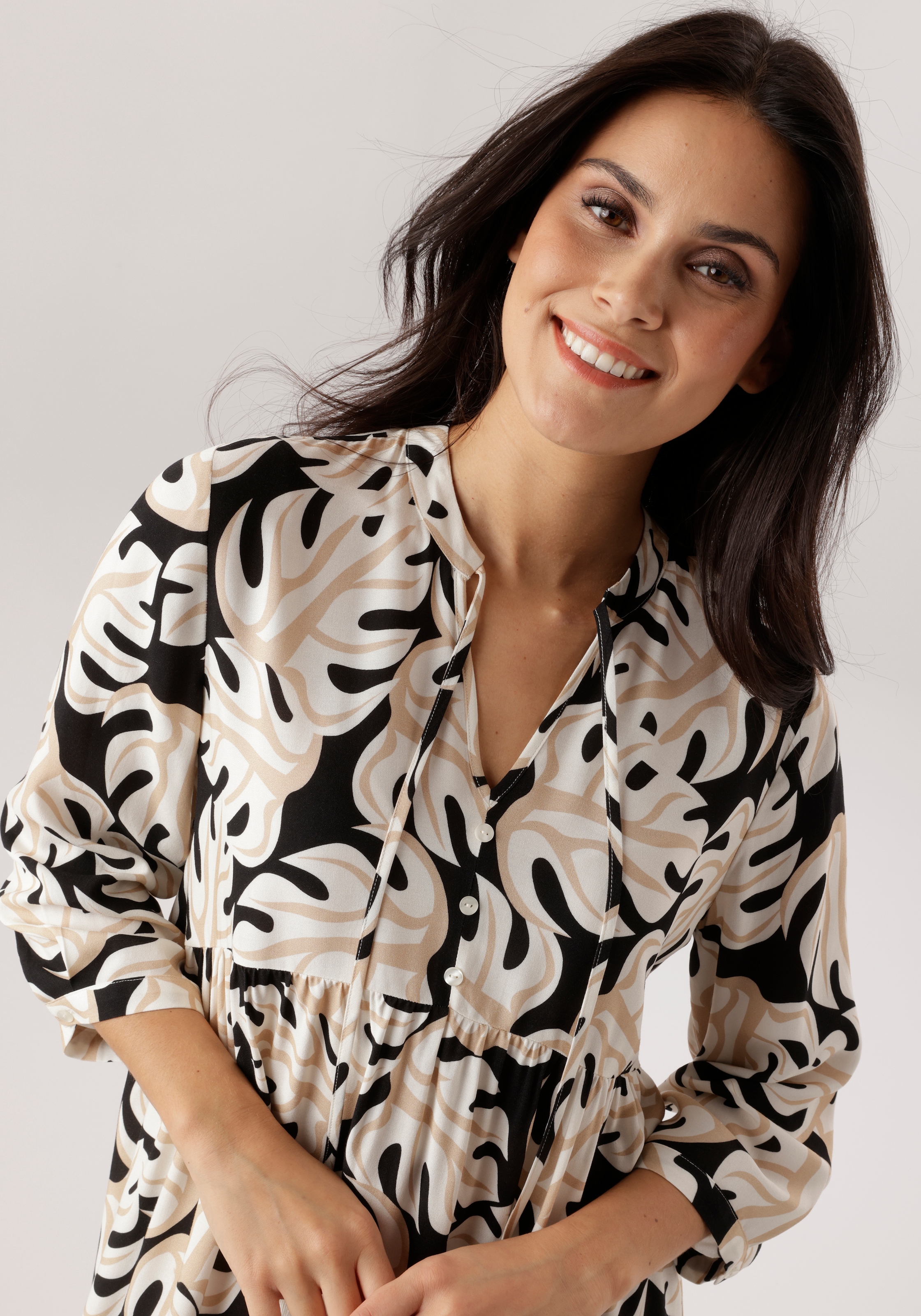 Aniston SELECTED Robe chemisier mit V-Ausschnitt und mit Bindebändern und Quasten - NEUE KOLLEKTION