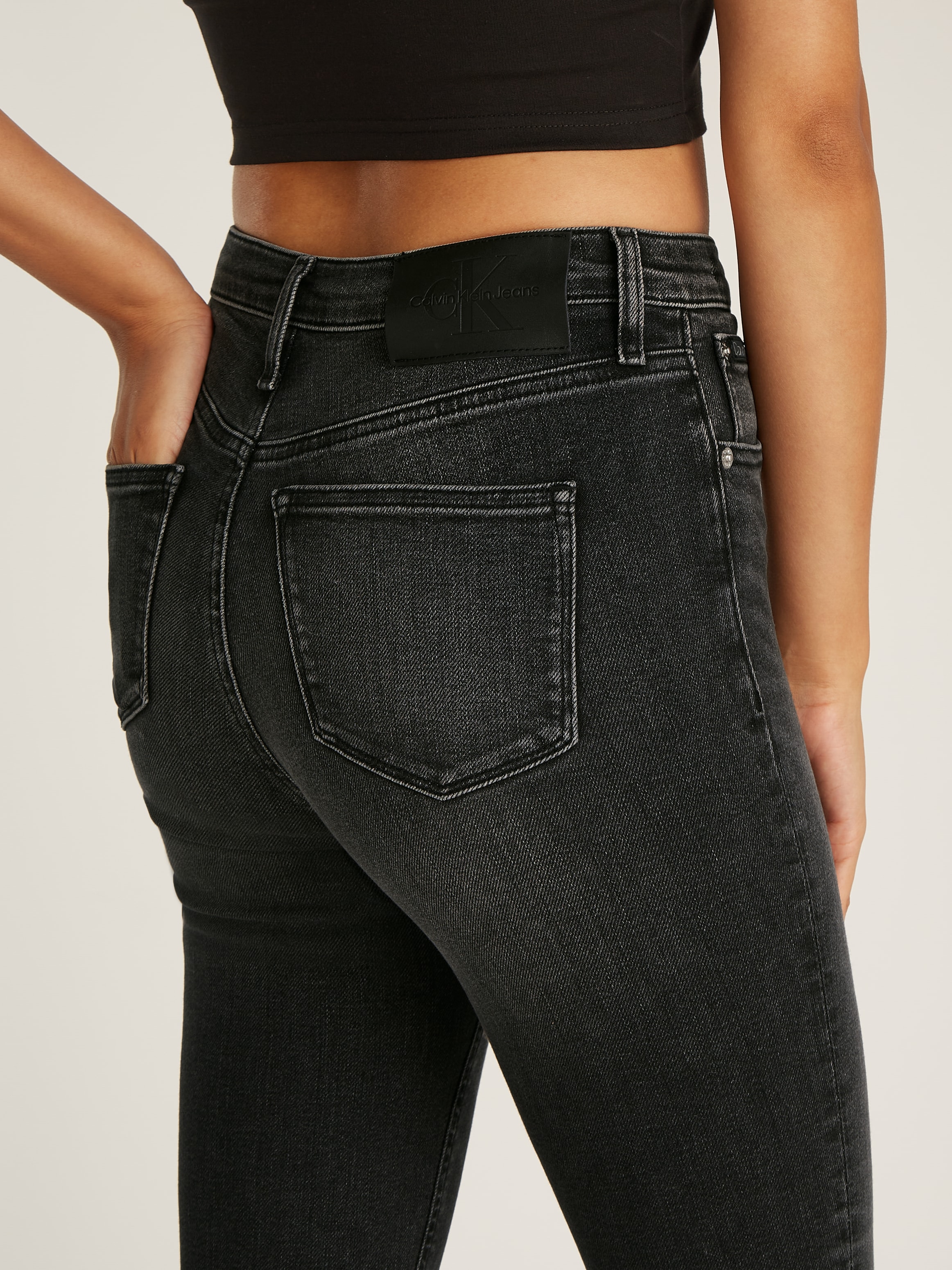 Calvin Klein Jeans Skinny-fit-Jeans »HIGH RISE SUPER SKINNY ANKLE«, in dunkelgrauer Waschung