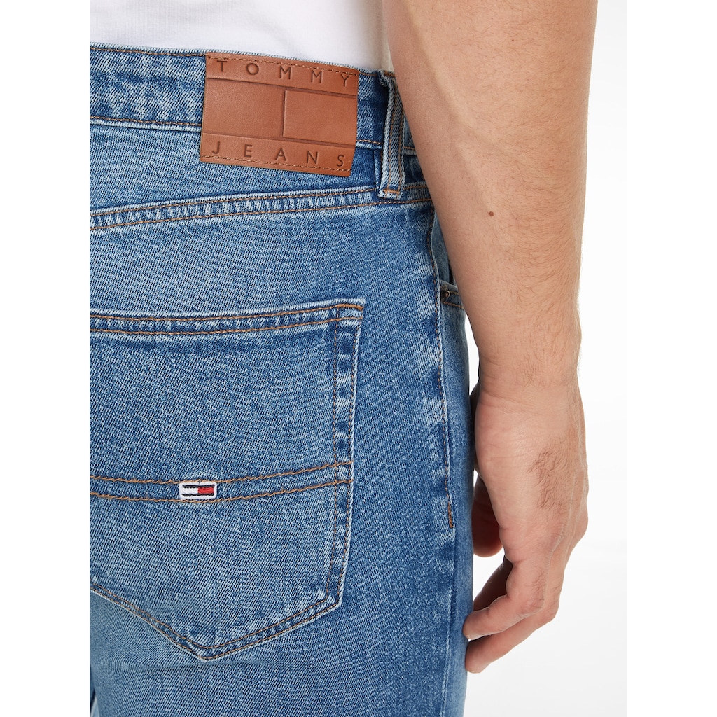 Tommy Jeans Jeansshorts »SCANTON SHORT«, mit Fade-Effekten