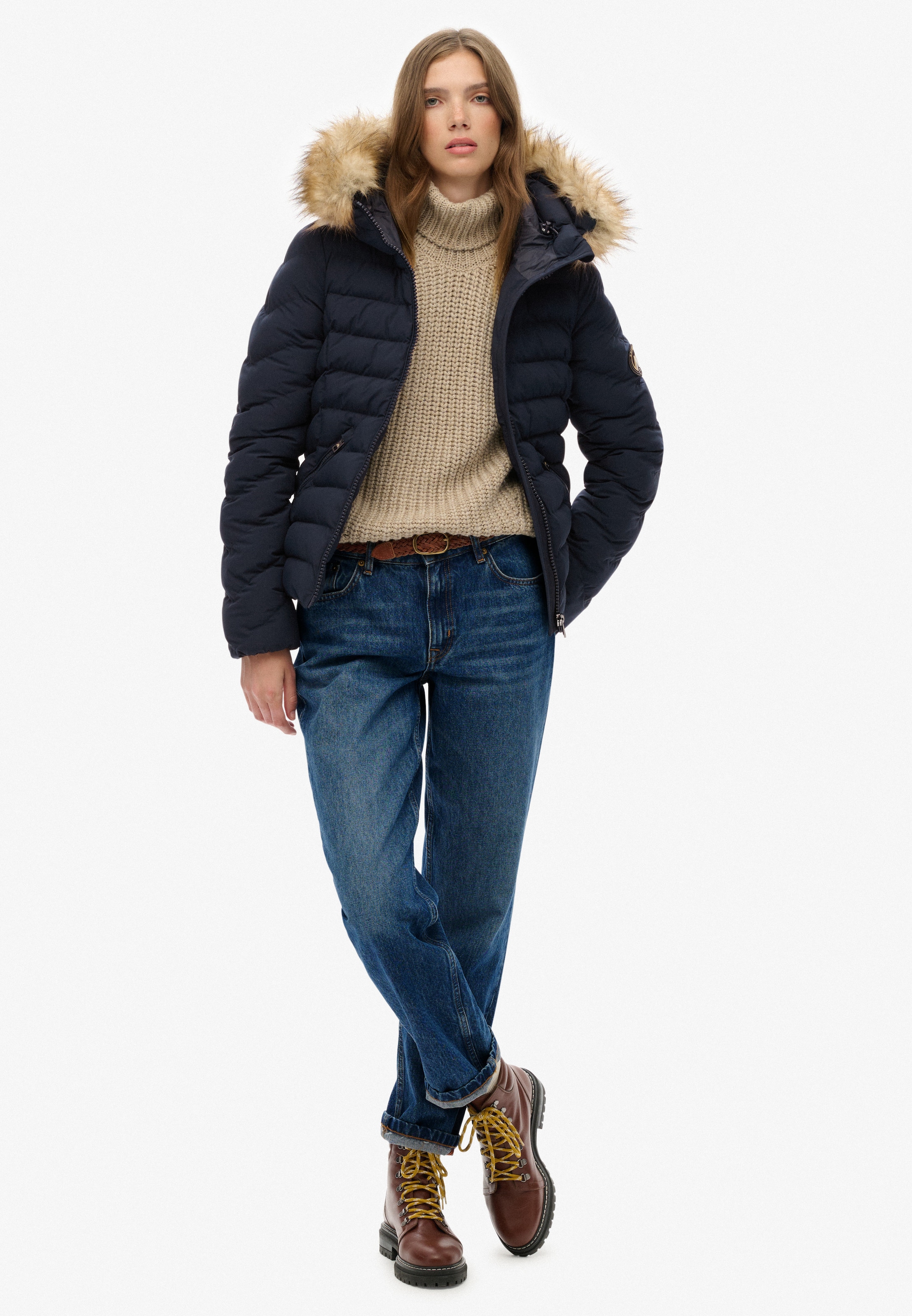 Superdry Veste matelassée »FUJI FAUX FUR HOOD PADDED JKT« avec capuche avec étiquette de marque, Slim Fit, col montant, en tissu tissé