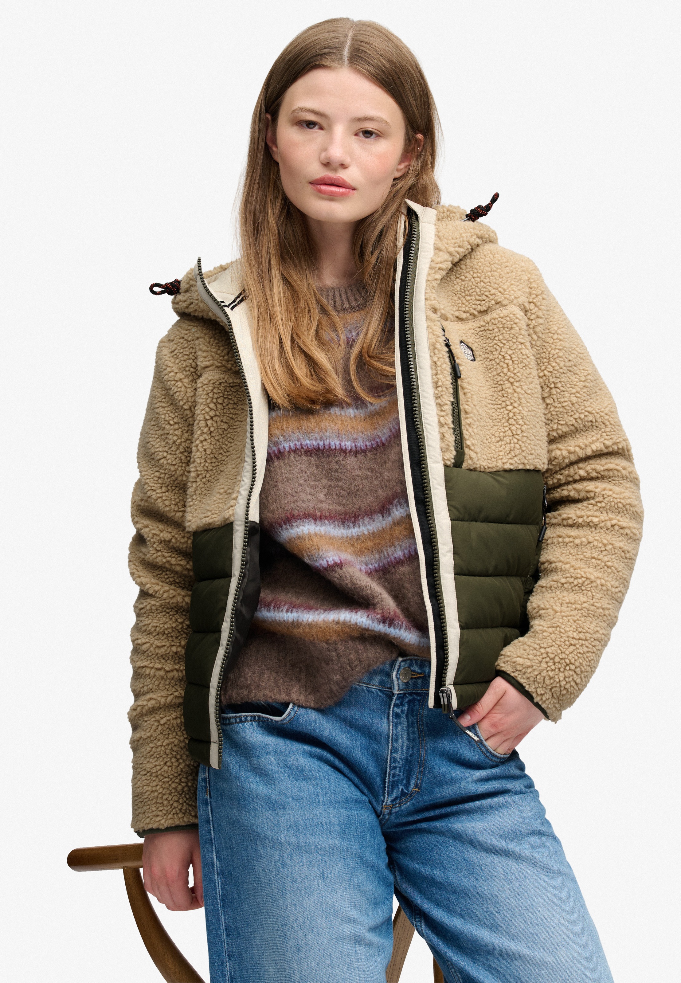 Superdry Veste hybride »OUTDOOR BORG QUILT HYBRID« avec capuche Kunstfaser, relaxed fit