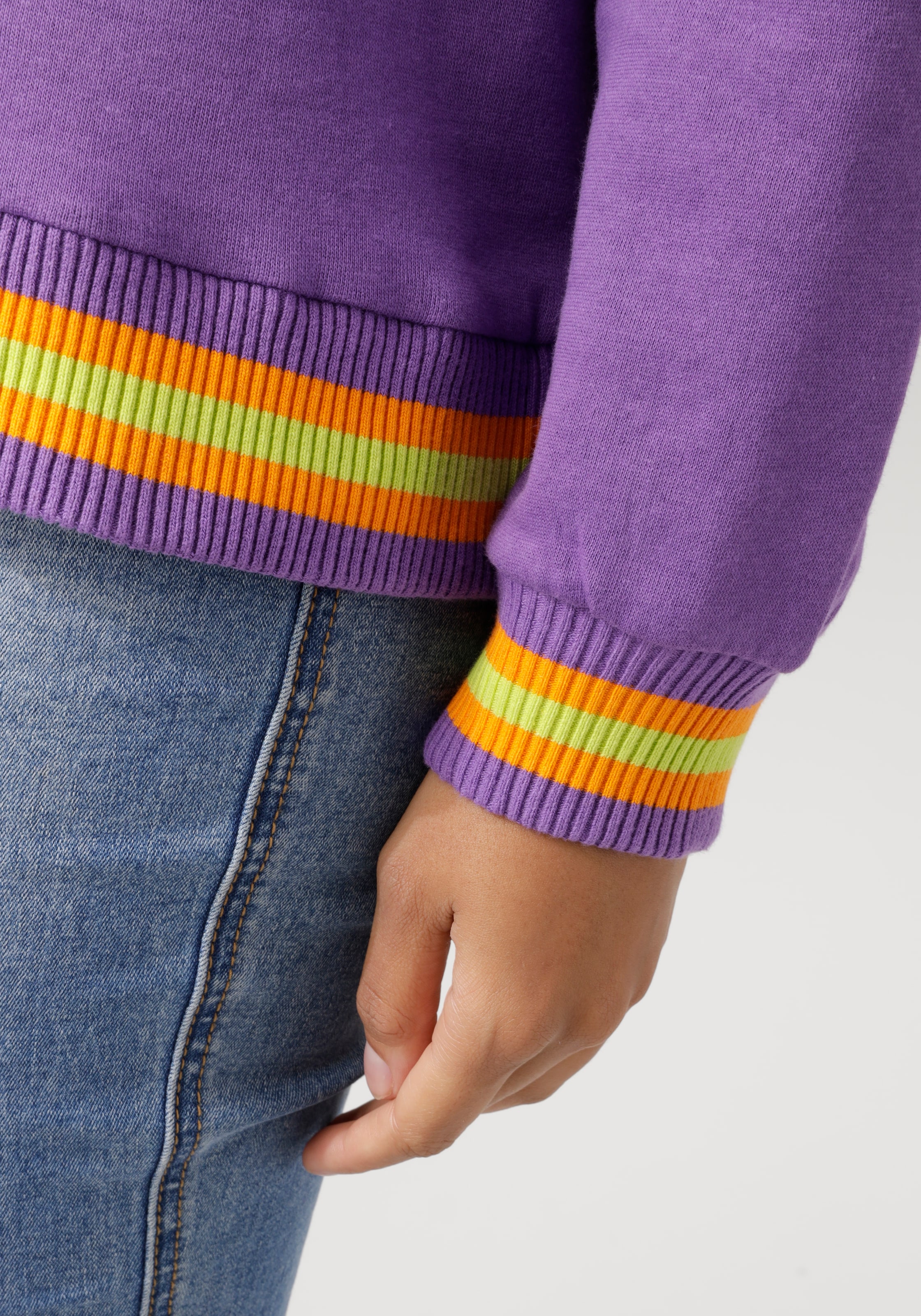 Aniston CASUAL Sweatshirt, Frontdruck mit abstrakter Seerose und Schriftzug