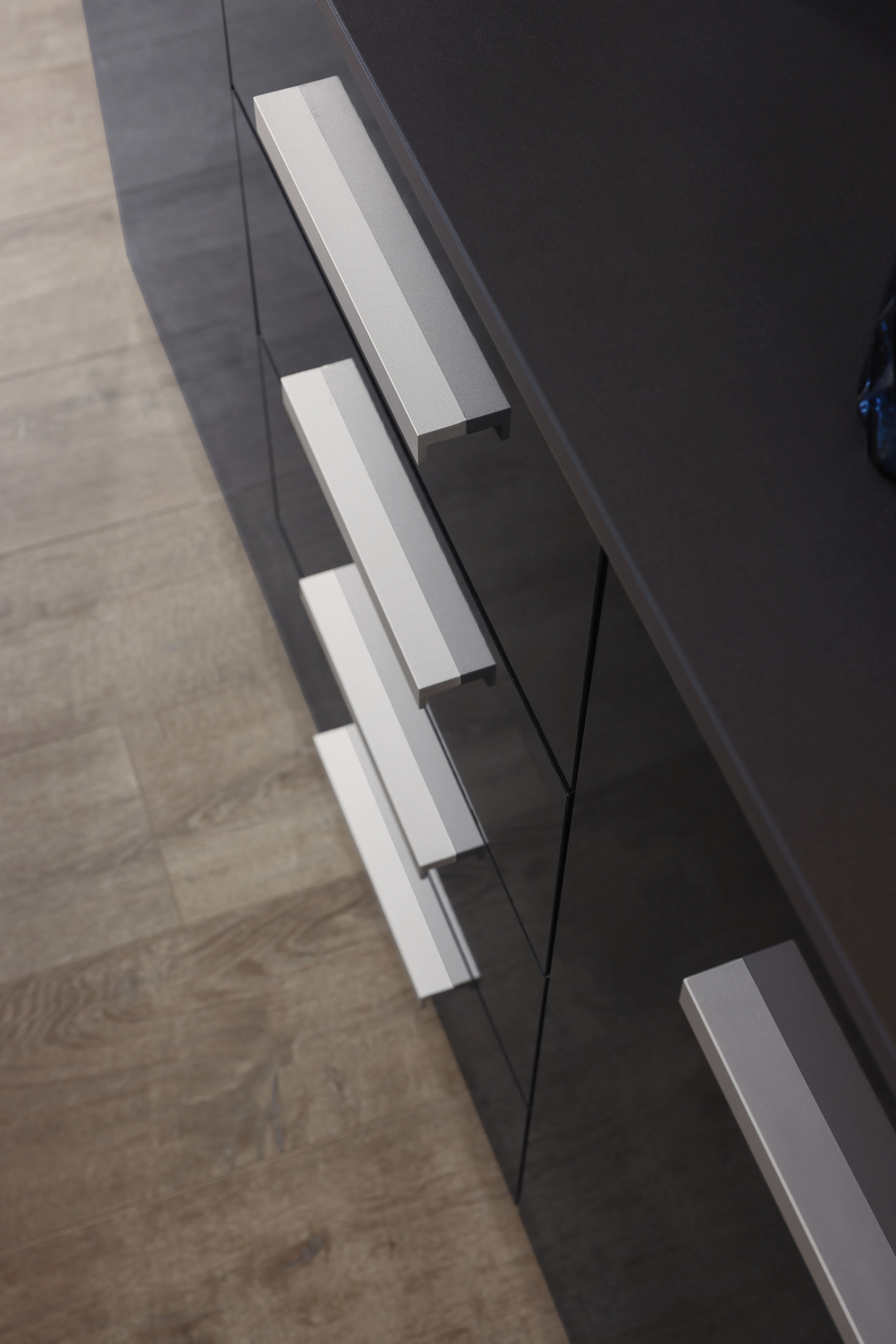 rauch Schubkastenkommode »Sideboard Kommode Kombikommode KOLUNA mit Hochglanzfront« Breite 120 cm mit eleganter Hochglanzfront,  vier grosse Schubladen, mit insgesamt 4 Einlegeböden MADE IN GERMANY