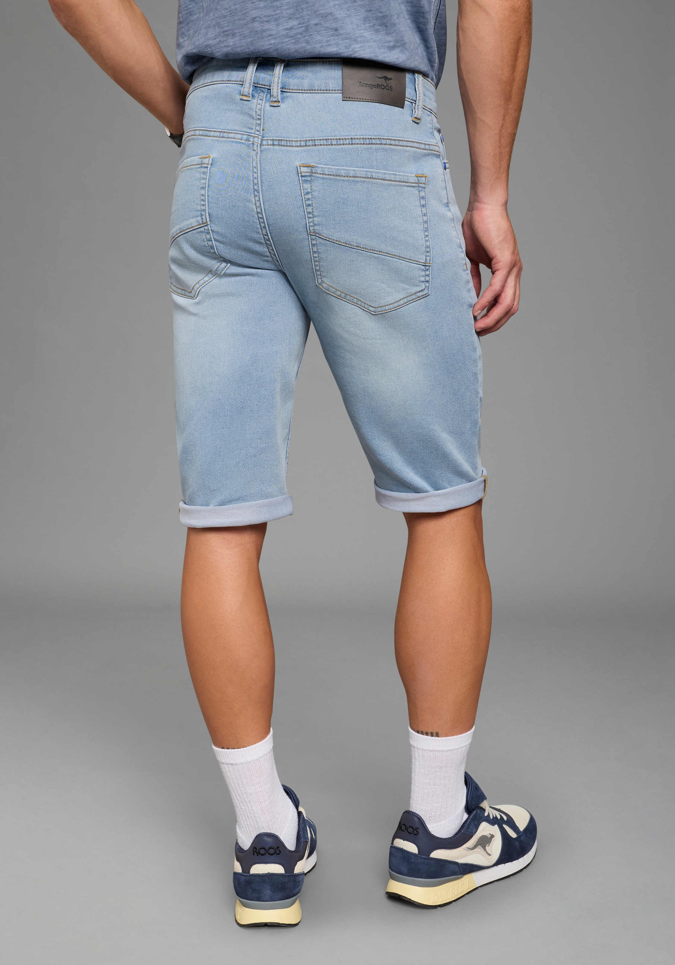 KangaROOS Bermuda en jean jogging Regular Fit, gerade geschnittenes Bein