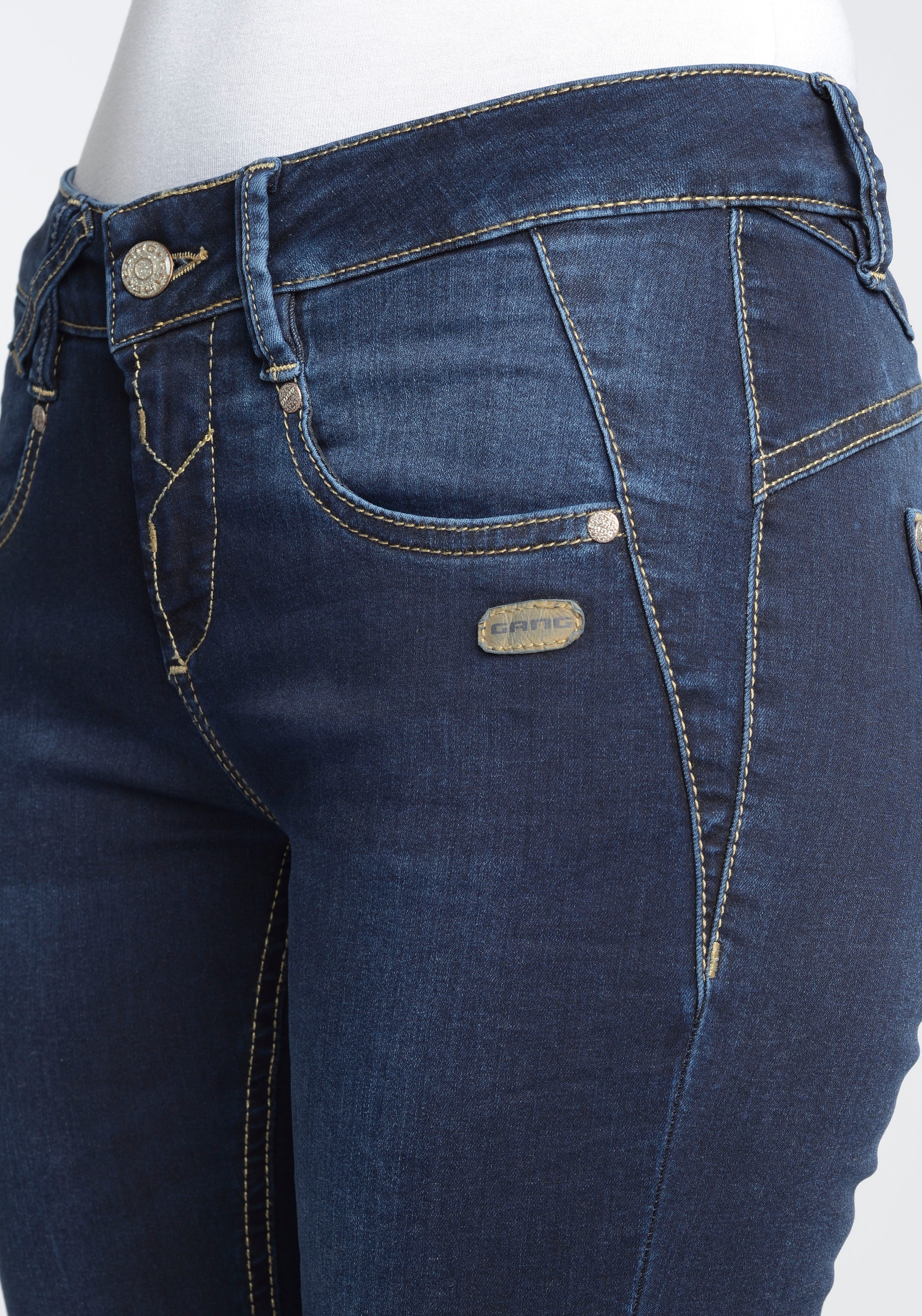 GANG Skinny-fit-Jeans »94Nele«, mit gekreuzten Gürtelschlaufen links vorne