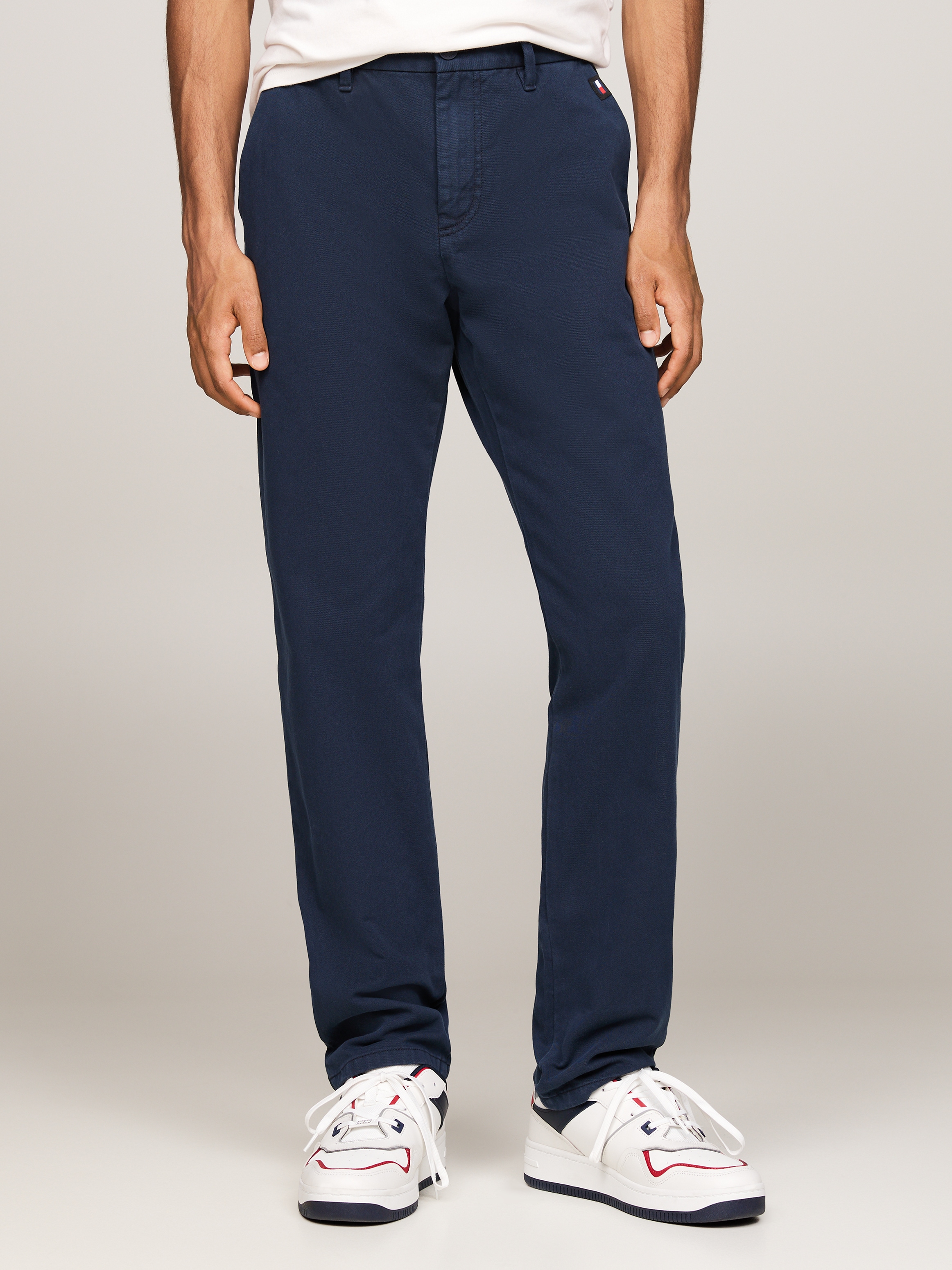 TOMMY JEANS Chinohose »TJM RYAN TWILL CHINO«, mit Logo-Patch