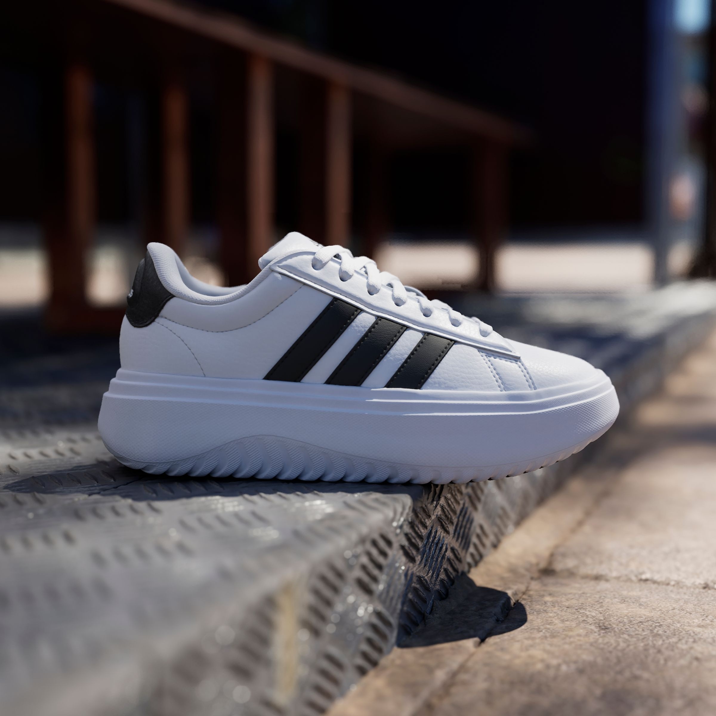 adidas Sportswear Sneaker »GRAND COURT PLATFORM«, Design auf den Spuren des adidas Superstar