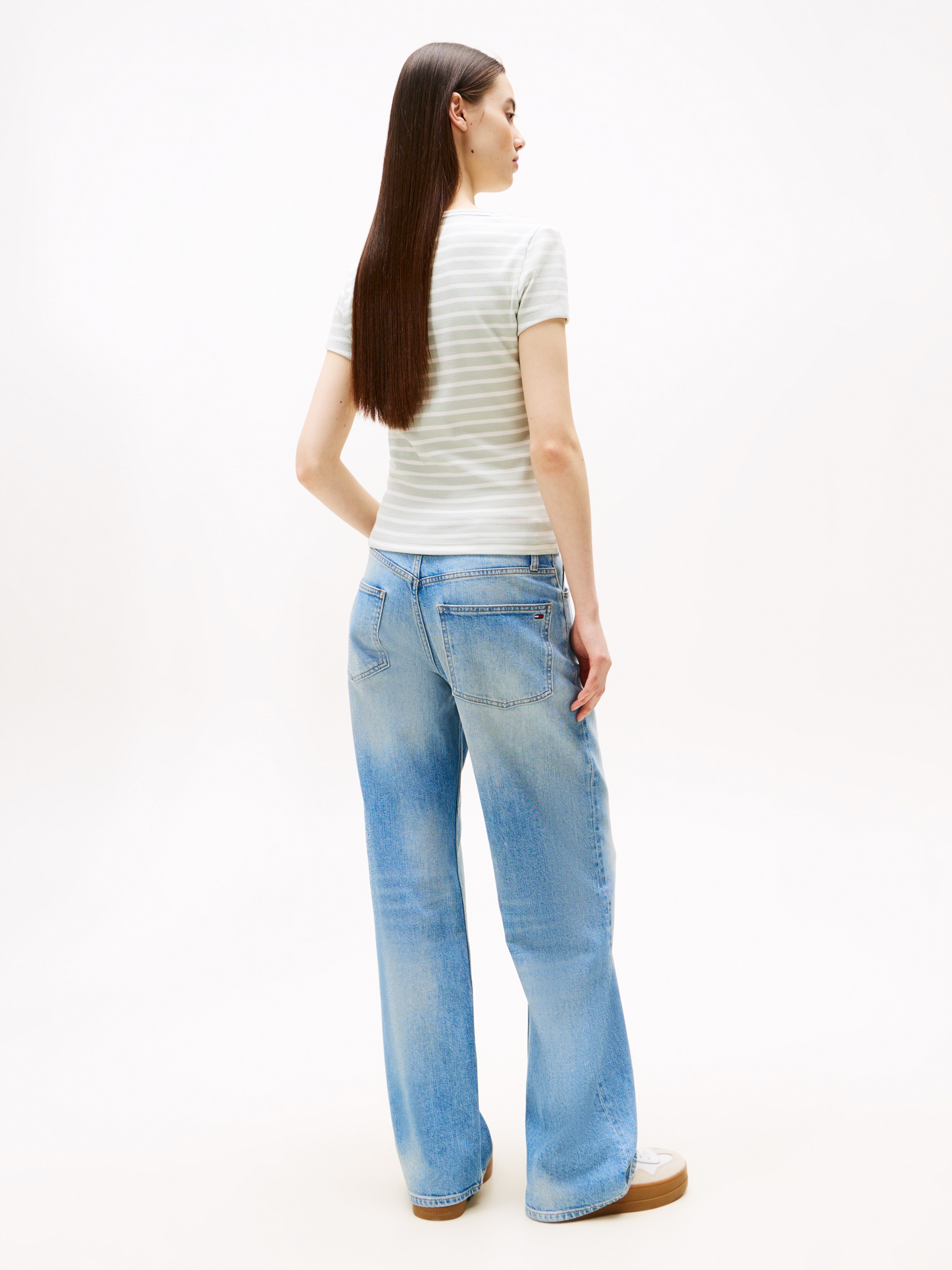 Tommy Jeans Kurzarmshirt »TJW SLIM ESSENTIAL RIB V SS«, mit gerippter Struktur