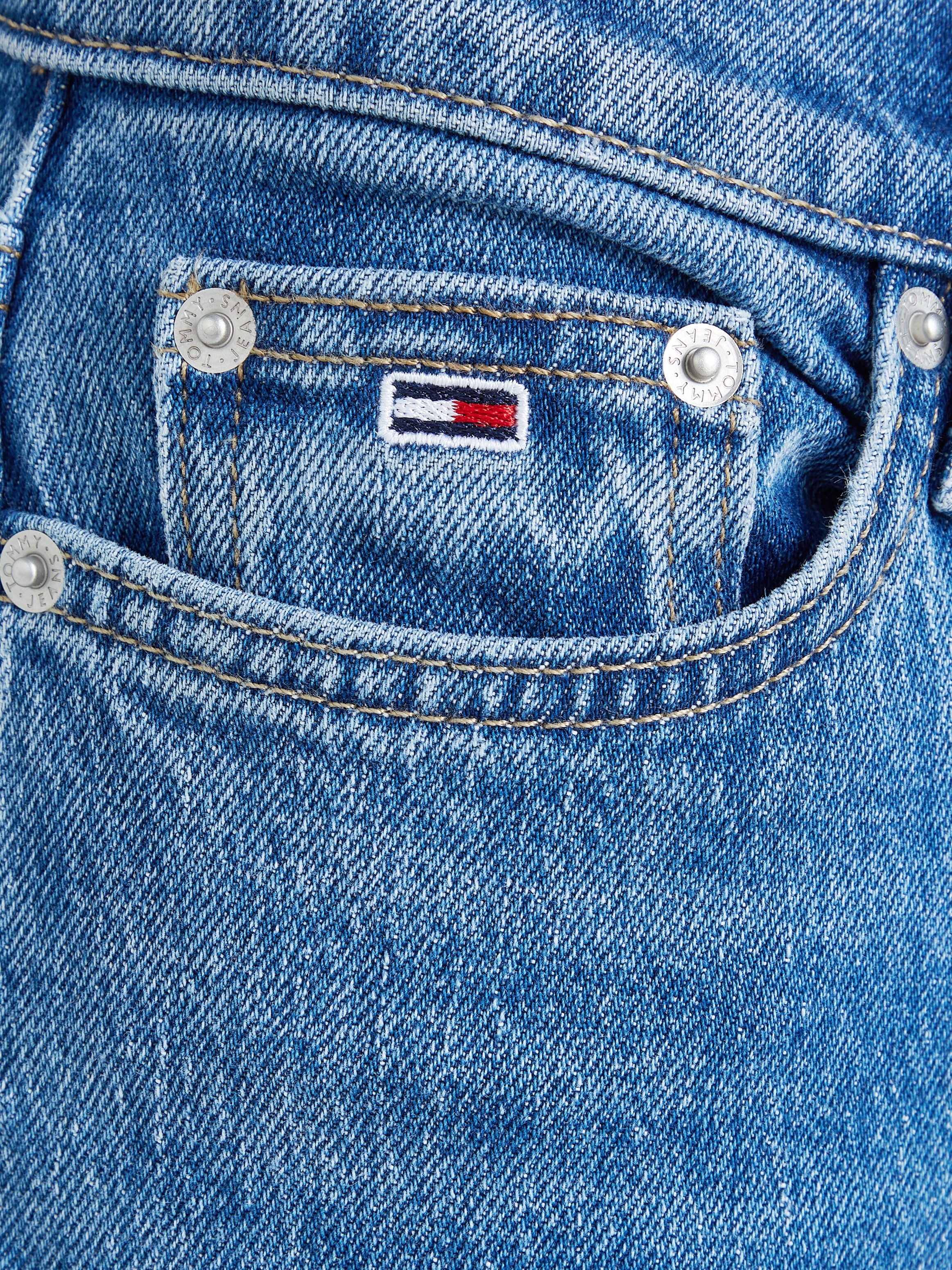 Tommy Jeans Bootcut-Jeans »MADDIE MD BC DH5161«, mit Logo-Badge und Stickereien